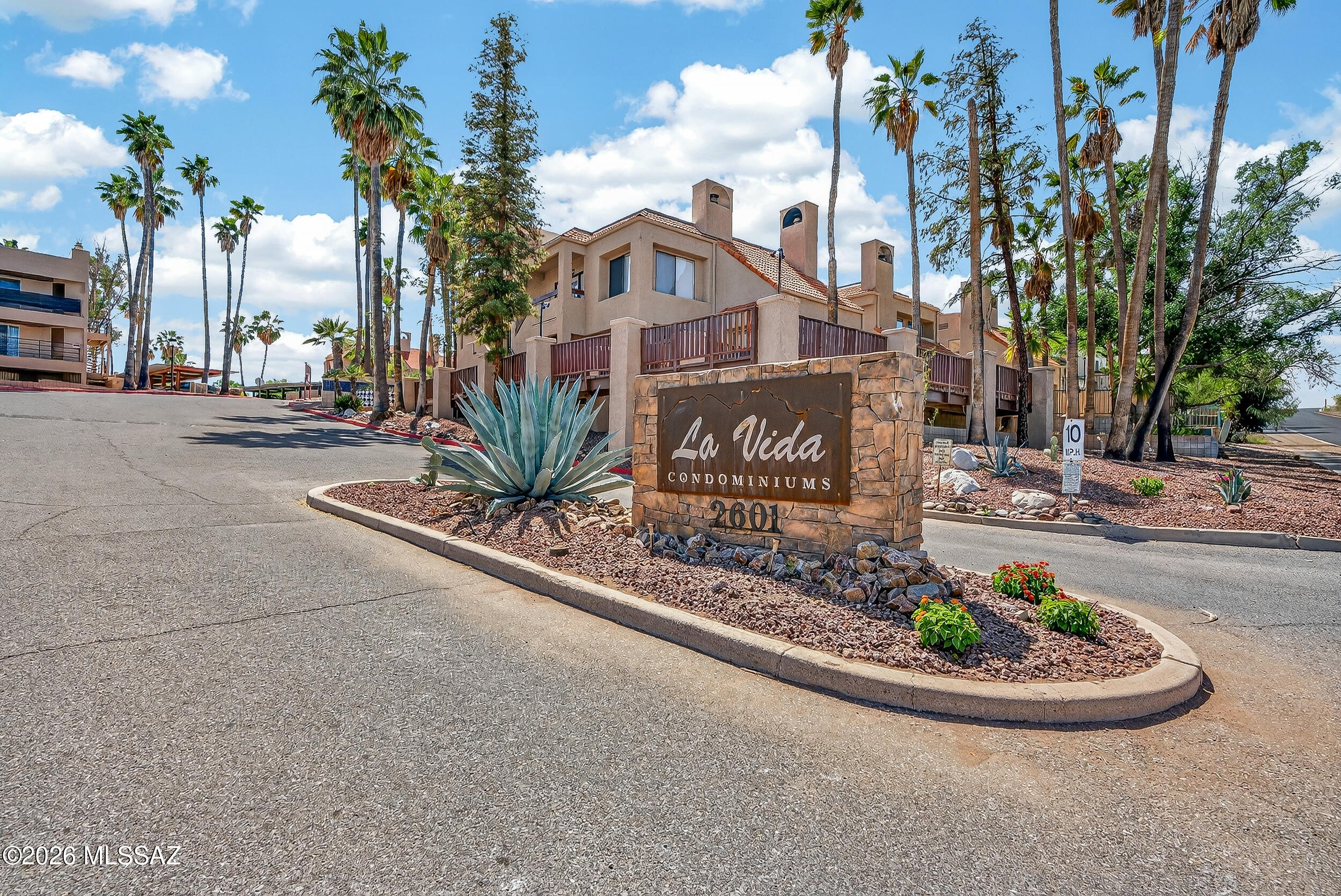 La Vida - Residential