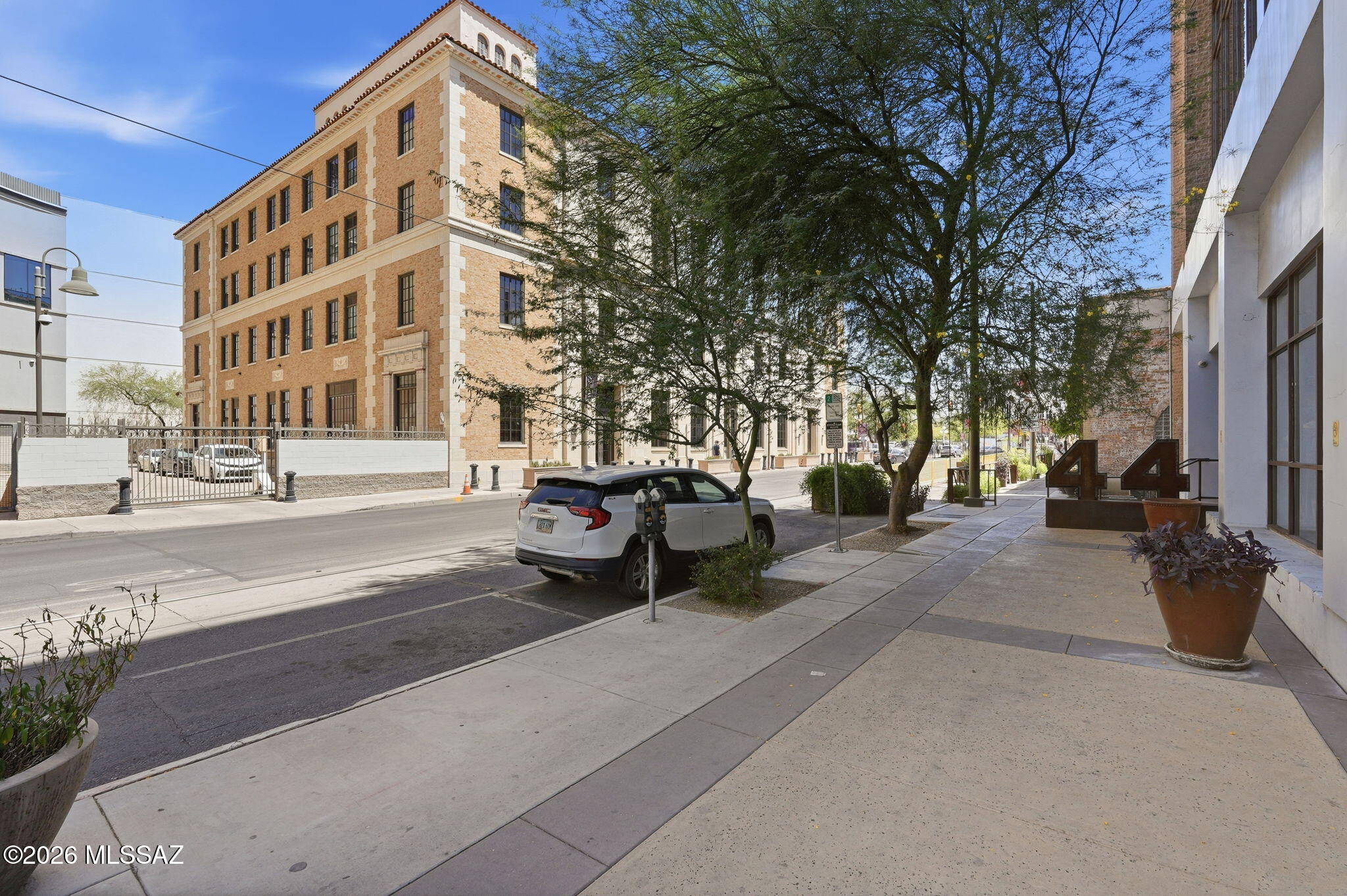 44 E Broadway Boulevard 404