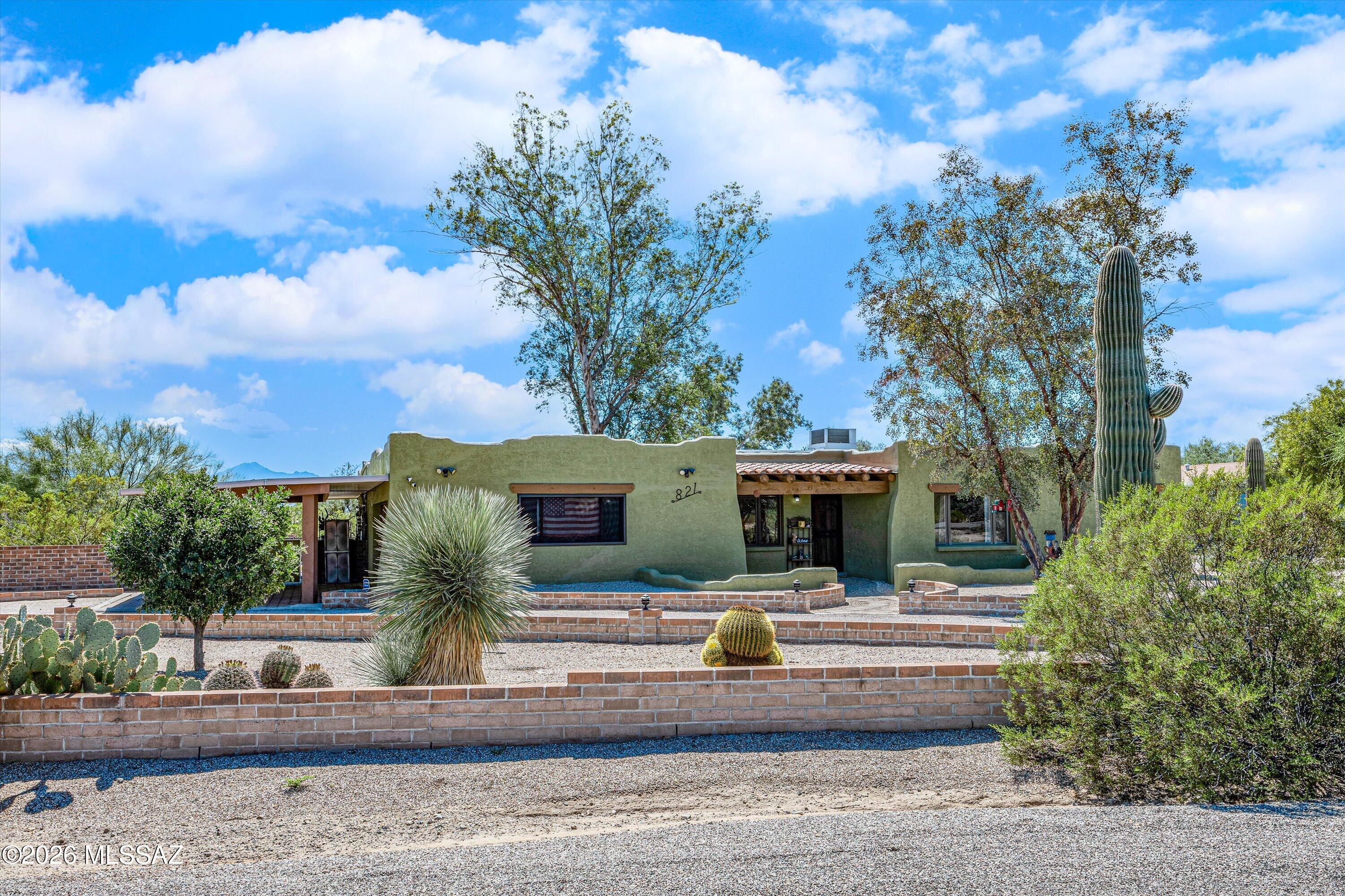 821 W Calle De Julio