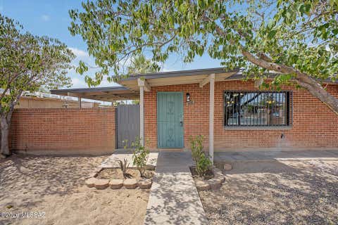 Photo of 218 E Elvado Road, Tucson, AZ 85756 (MLS # 22619871)