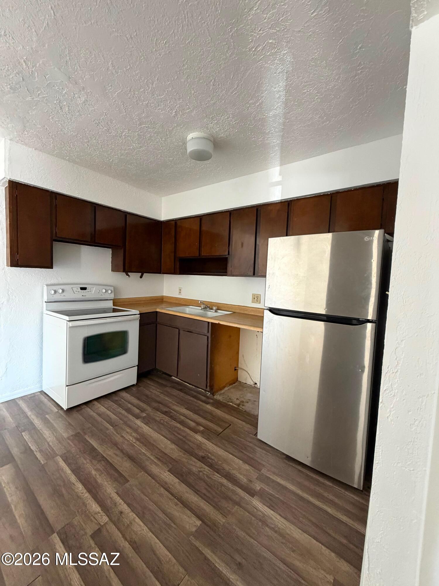 1620 N Wilmot Road P283