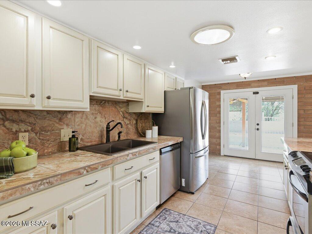 8234 E Big Horn Trail