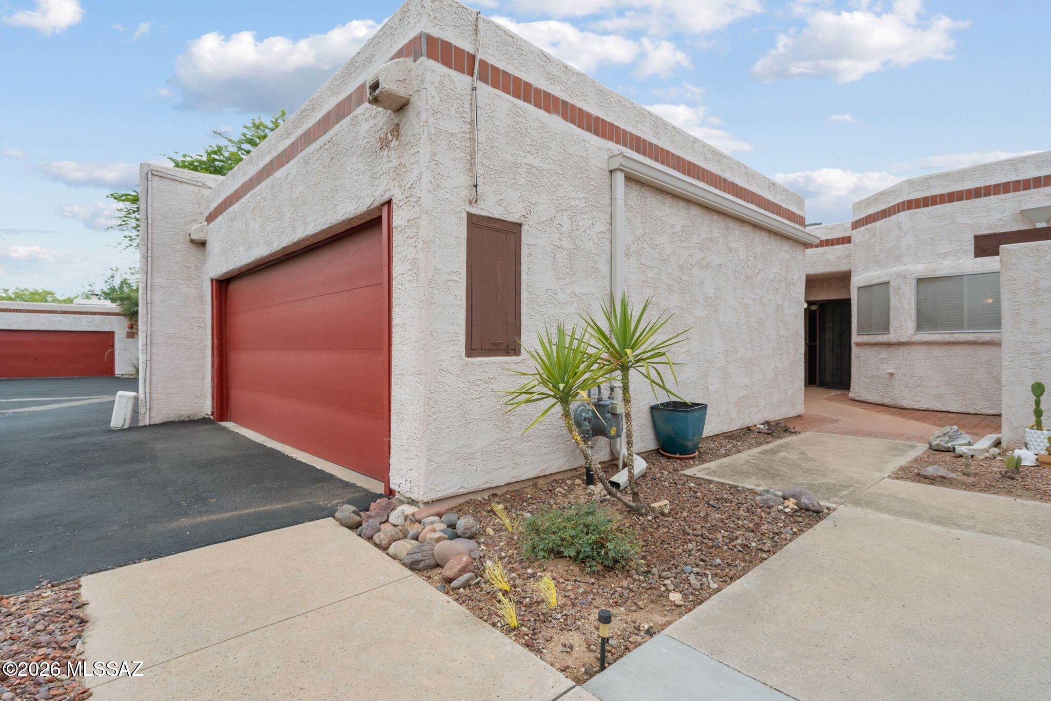 2839 E Weymouth Circle