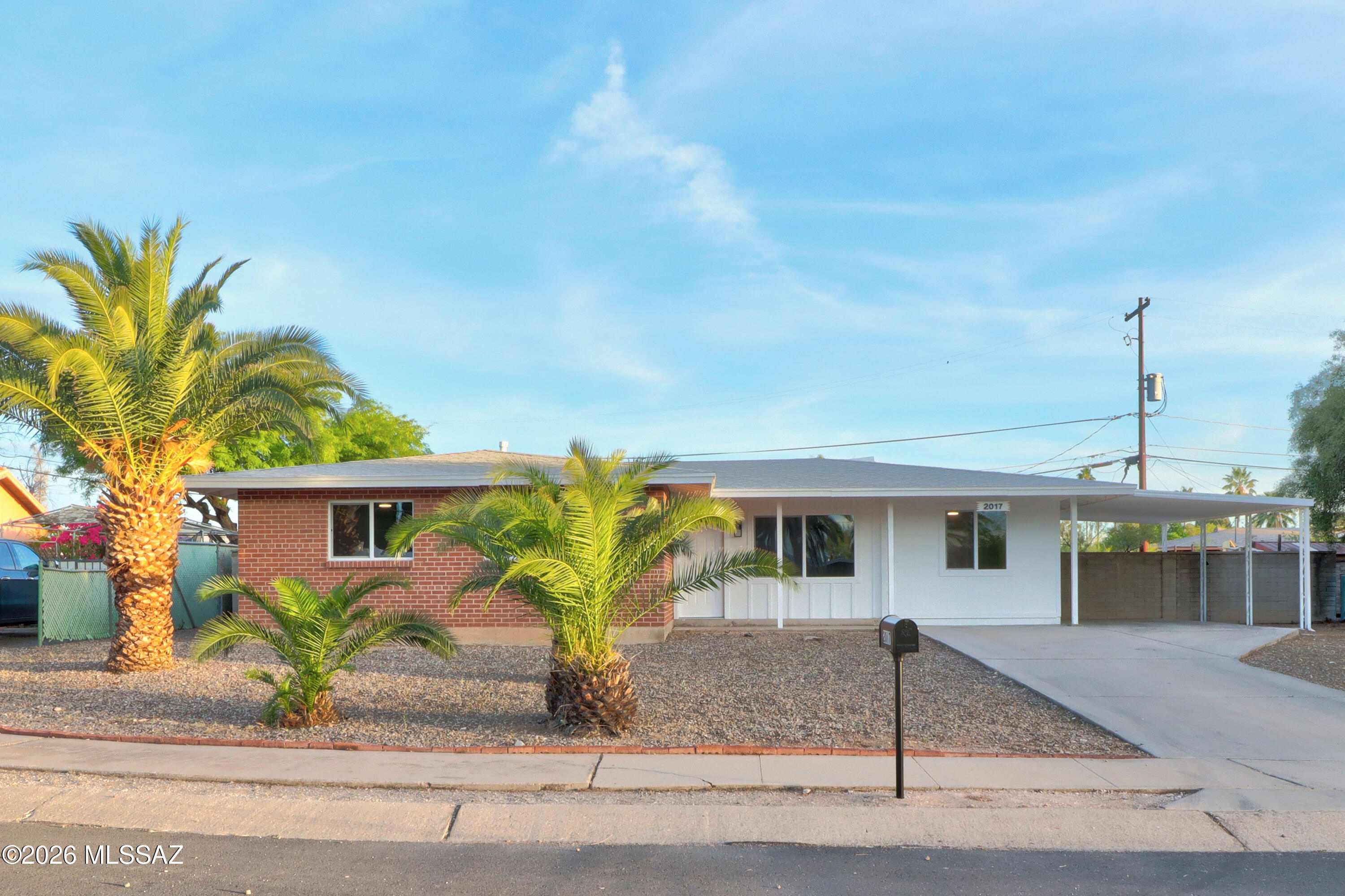 2017 S Avenida Planeta