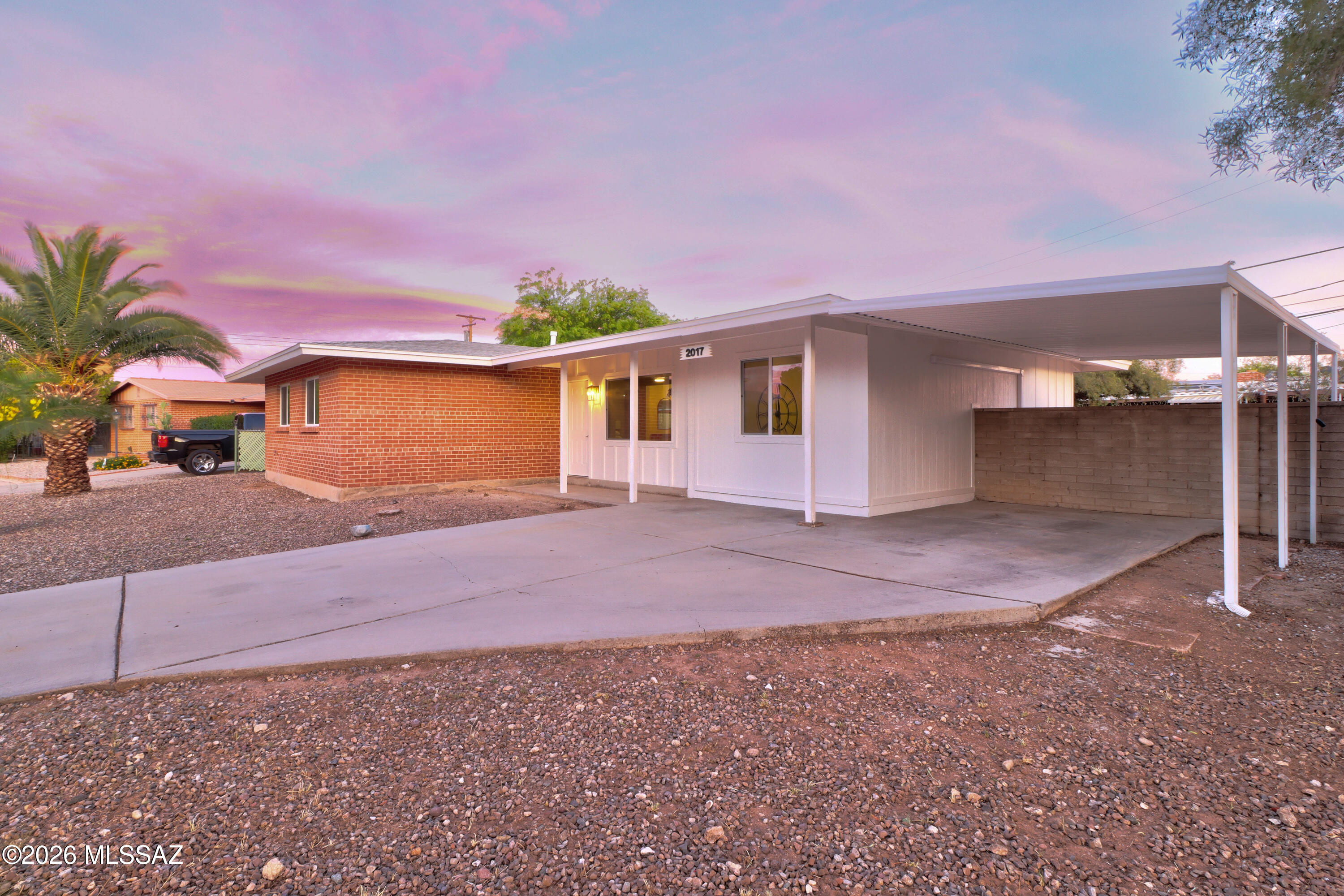 2017 S Avenida Planeta