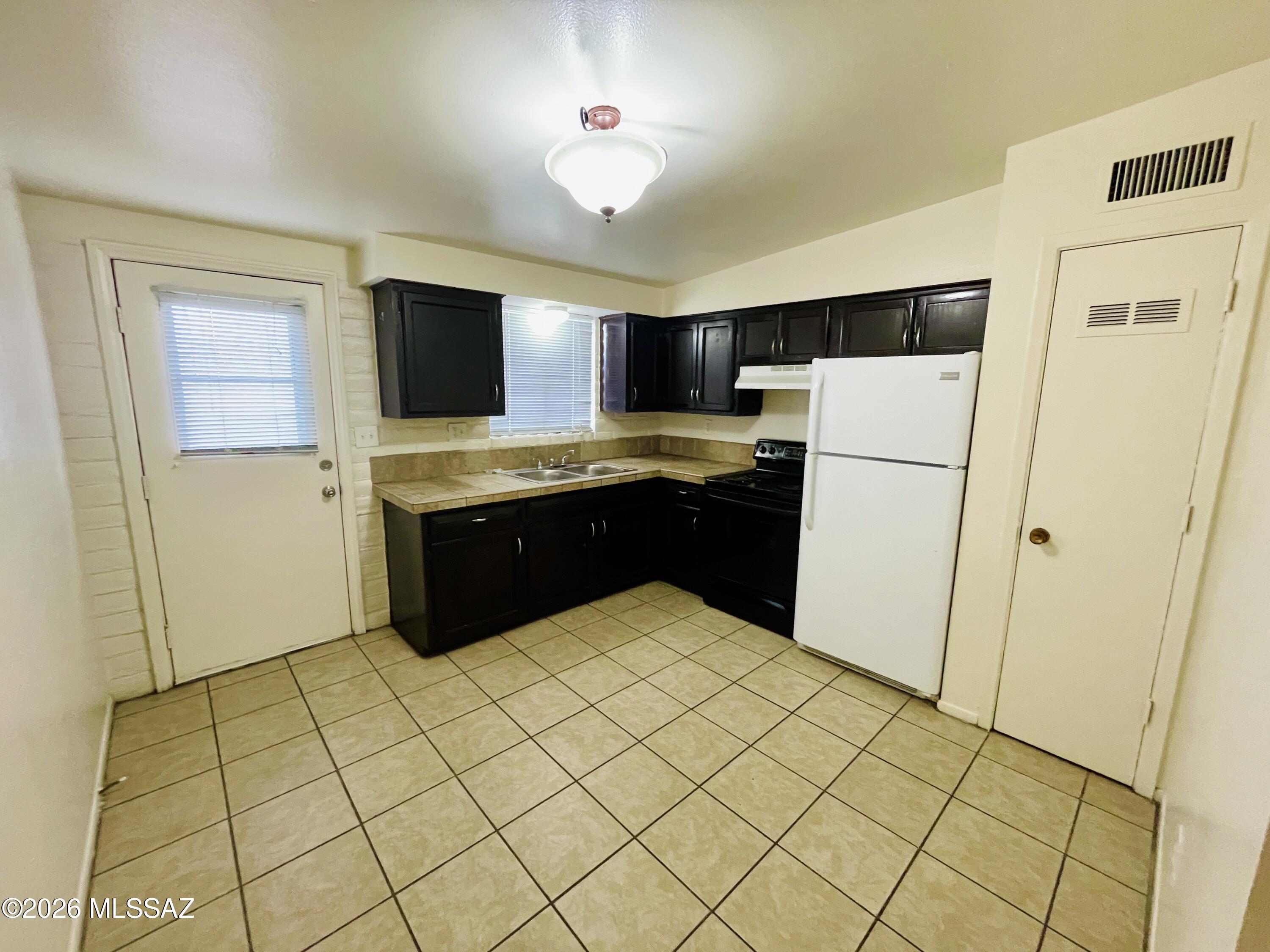 St. James Court - Residential Lease