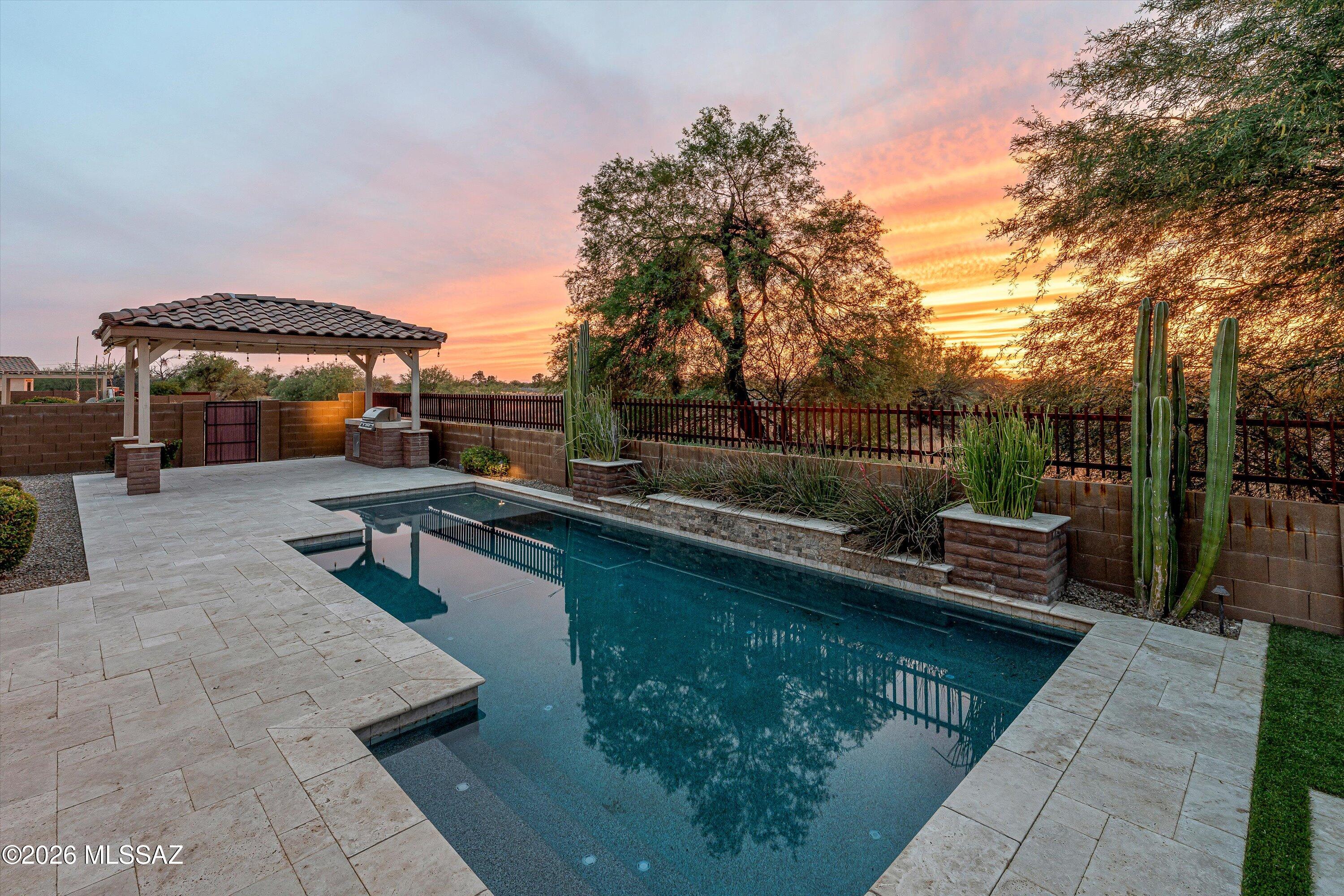 2447 N Wychwood Court