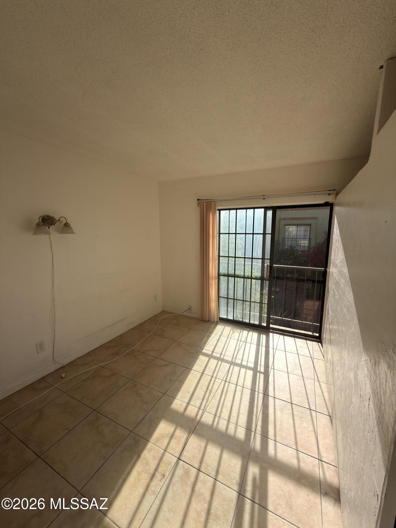 922 N Chrysler Drive apt 6