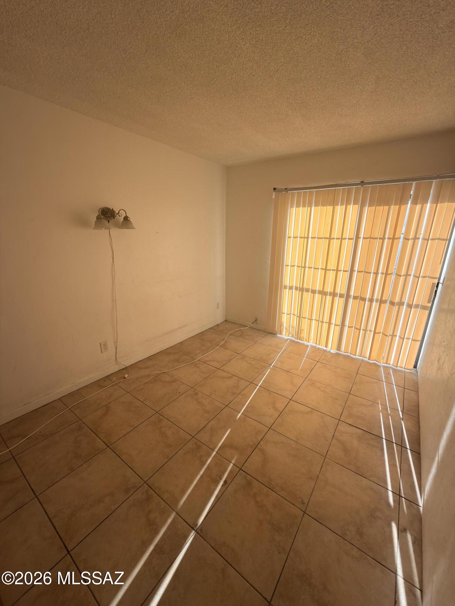 922 N Chrysler Drive apt 6