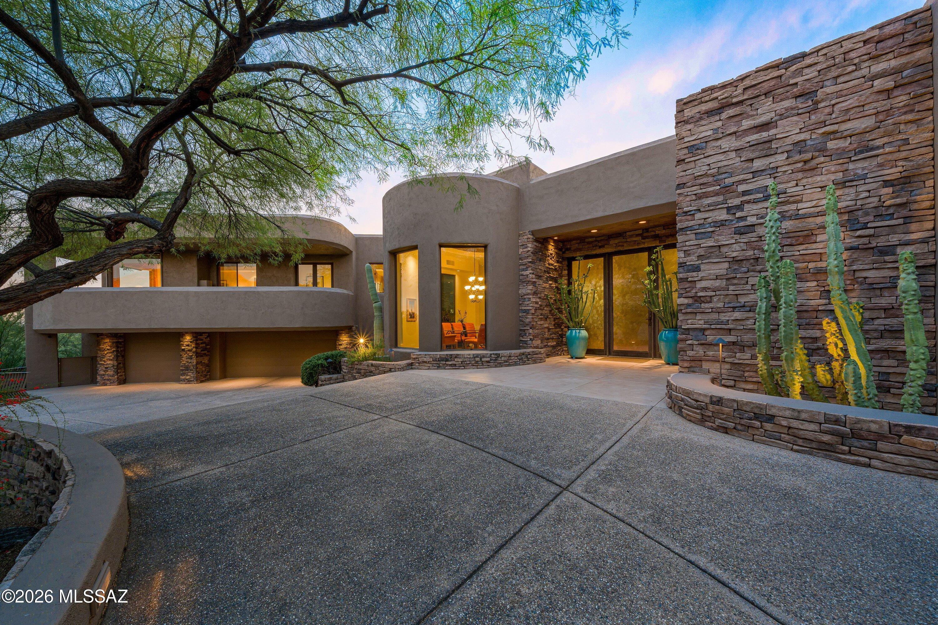 6211 N Desert Moon Loop