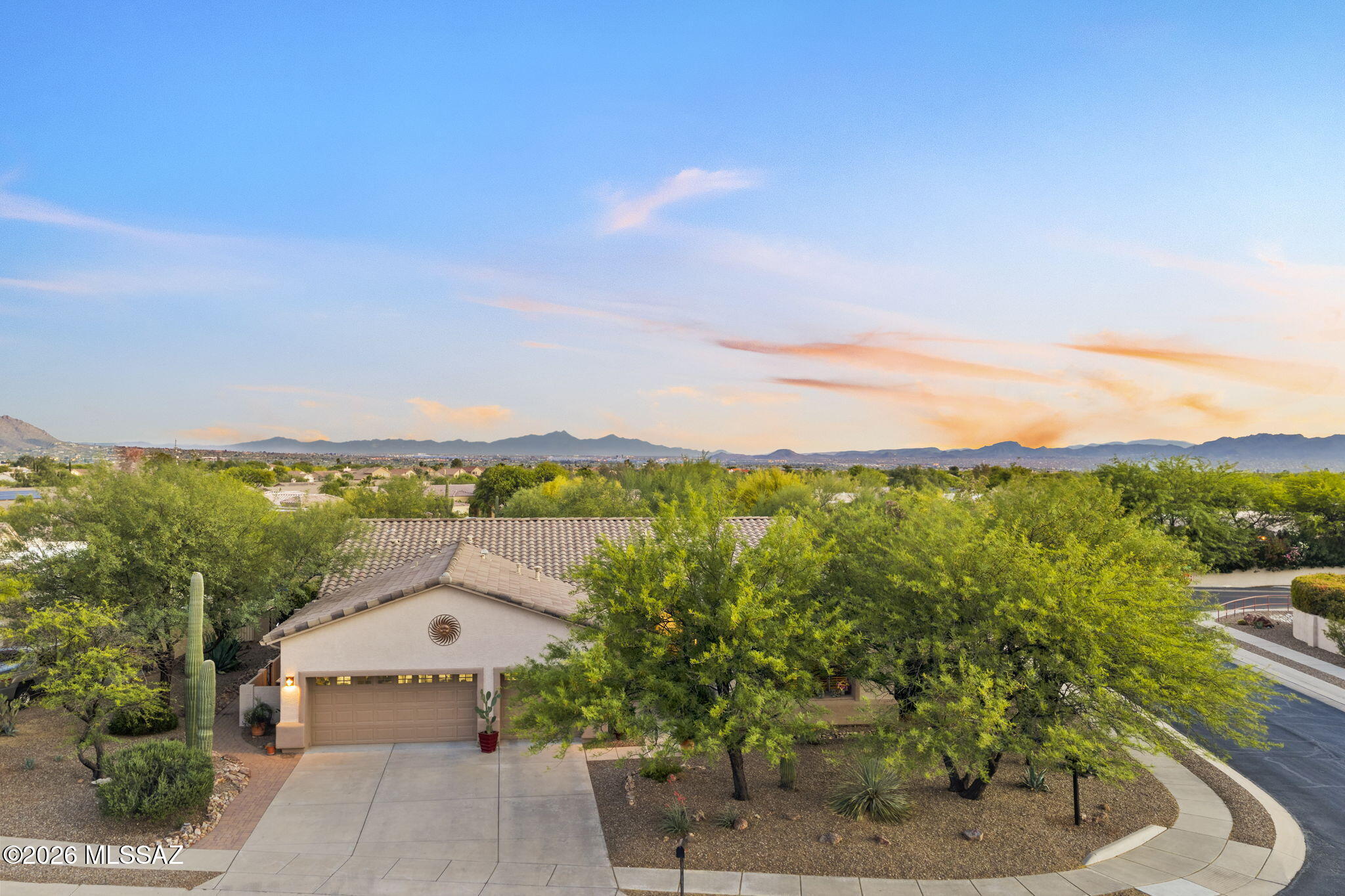 1637 W Thorntree Drive