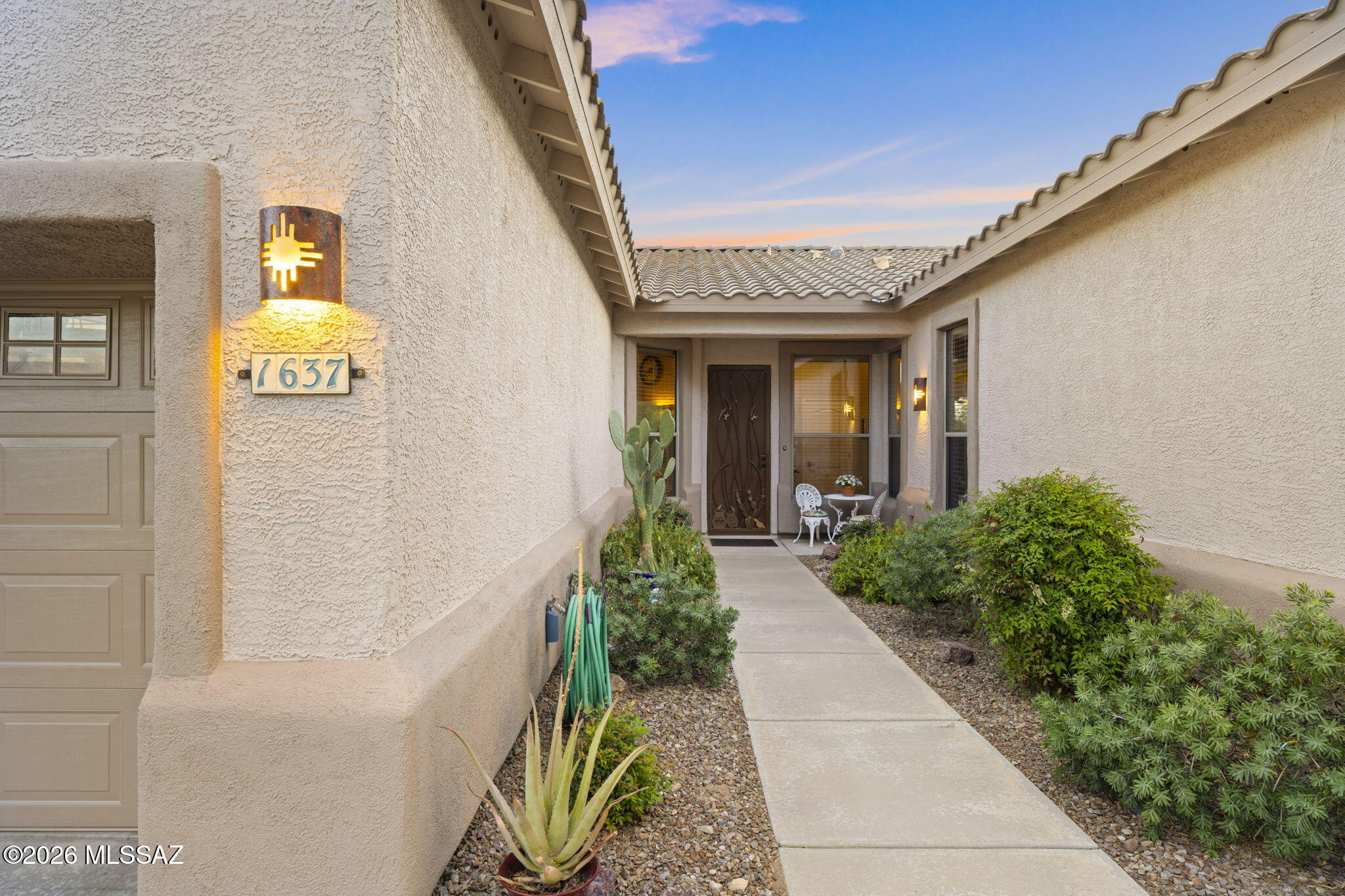 1637 W Thorntree Drive