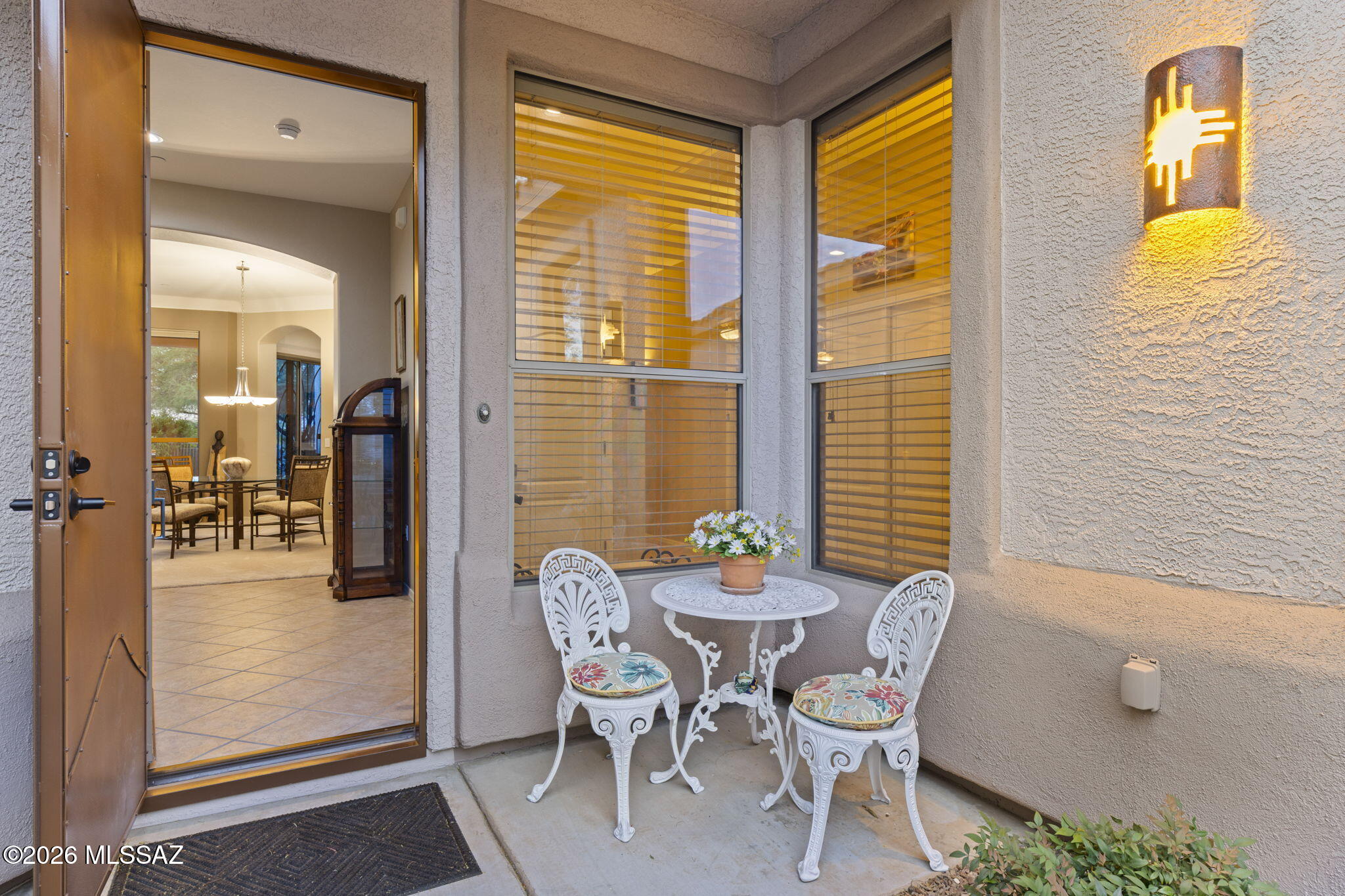 1637 W Thorntree Drive