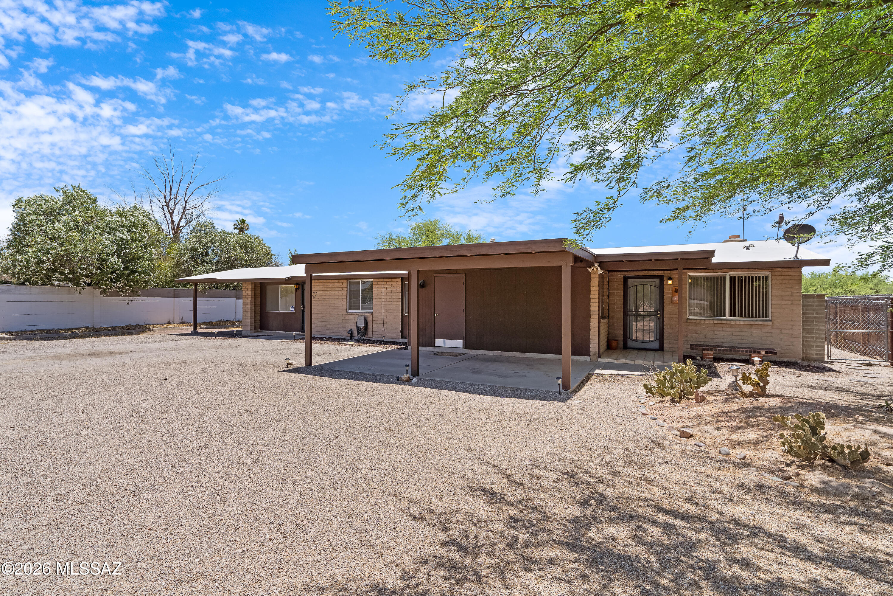 5212 N Whispering Hills Lane