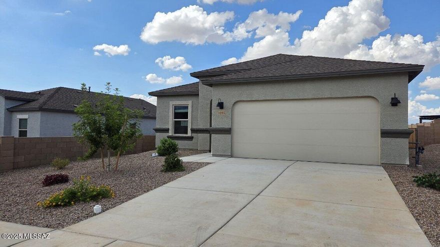 This home is TO BE BUILT, on a spacious homesite! Snuggled within the serene surroundings of Sycamore Vista, The Baxter offers a blend of comfort and convenience, making it a perfect fit for modern living. Spanning 1,423 square feet, this thoughtfully crafted single-story home features three bedrooms, two bathrooms, and a 3- car garage, all within the picturesque foothills of the Santa Rita Mountains.
As you step onto the welcoming front porch and enter through the foyer, you're greeted by a spacious and open floor plan that flows effortlessly into the heart of the home. The great room is designed for both relaxation and socializing, seamlessly connecting to the dining area and kitchen.