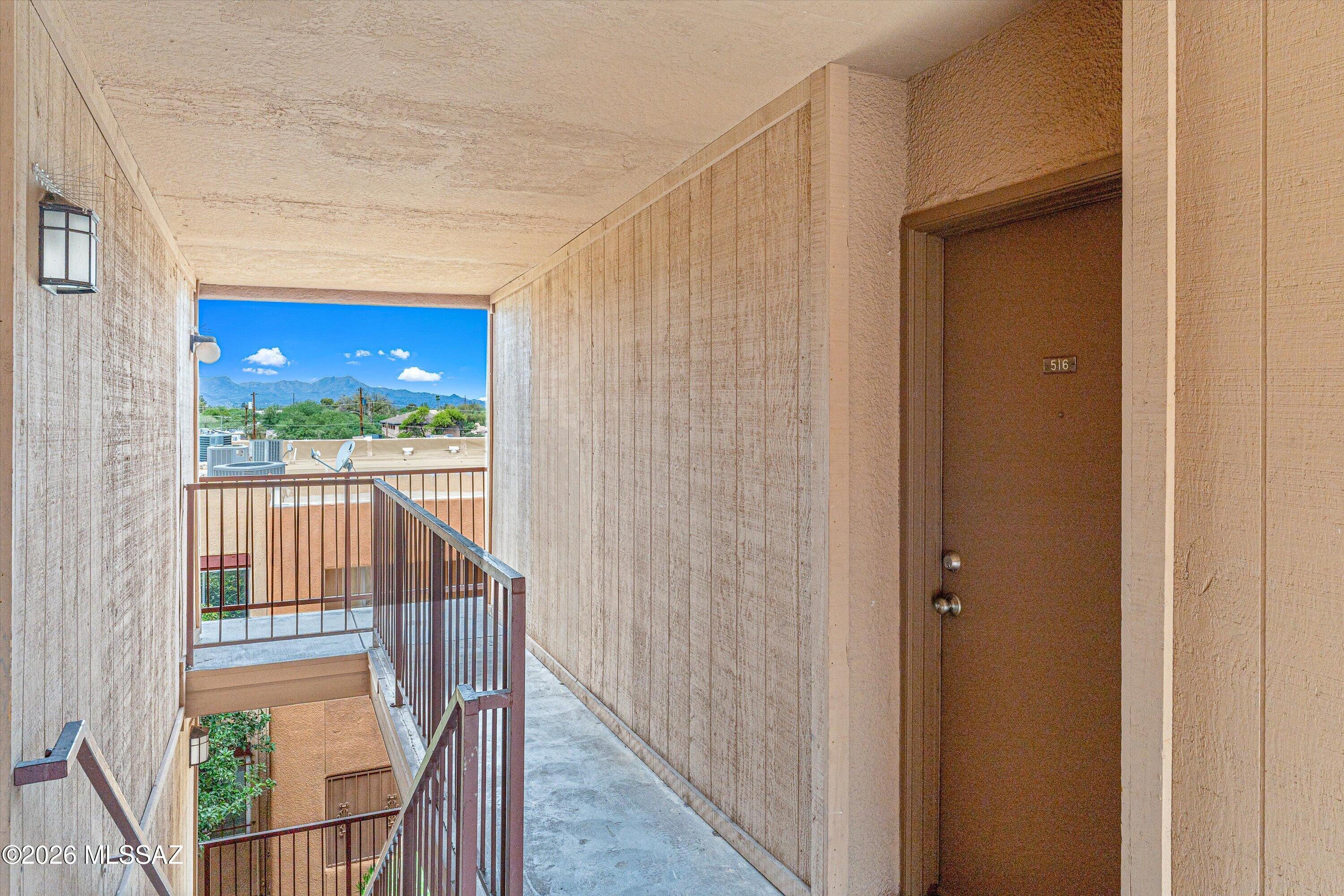 1810 E Blacklidge Drive 516