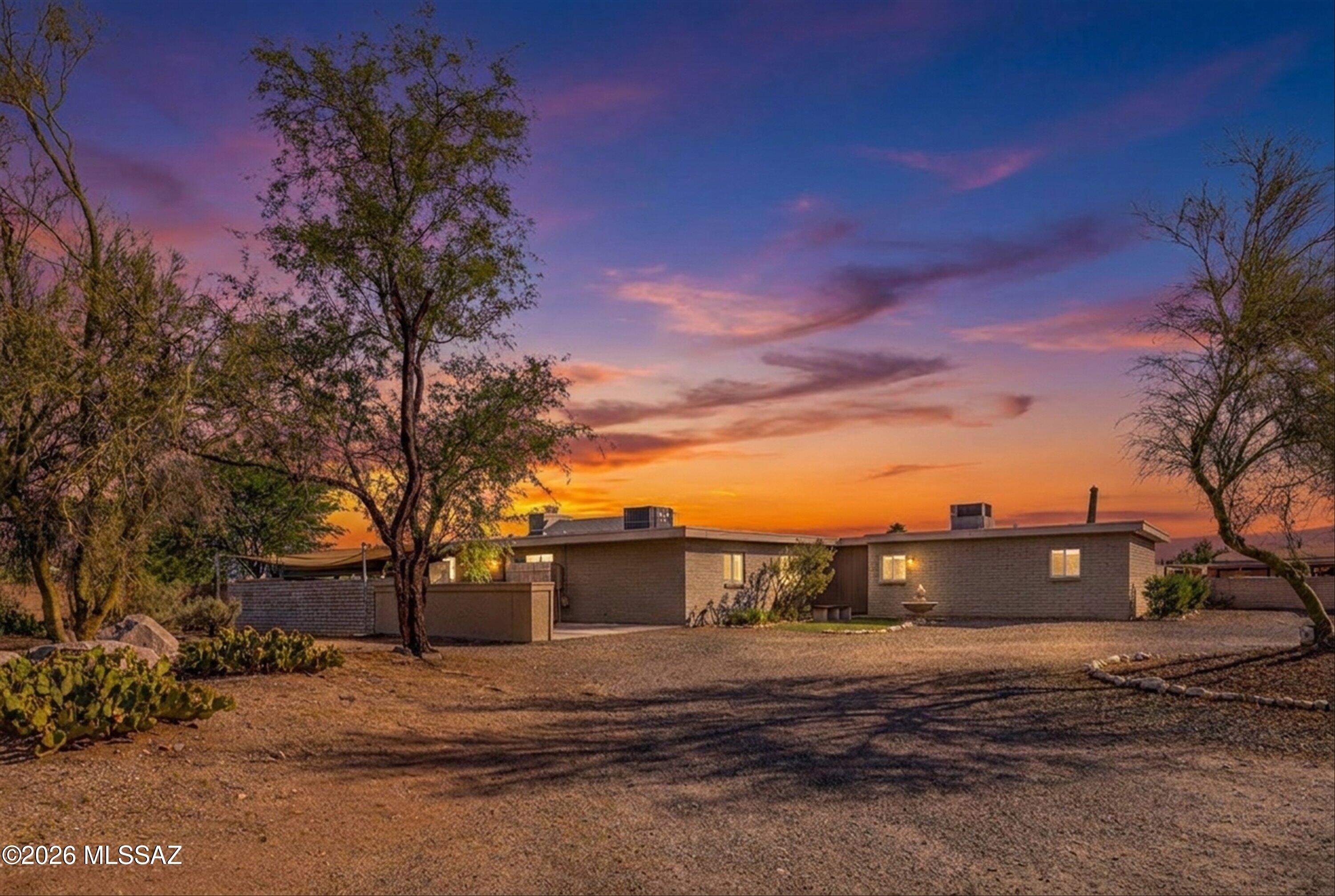7356 N Casablanca Drive