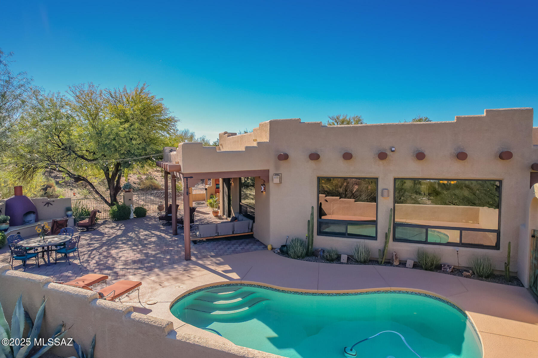 9635 N Calle El Milagro