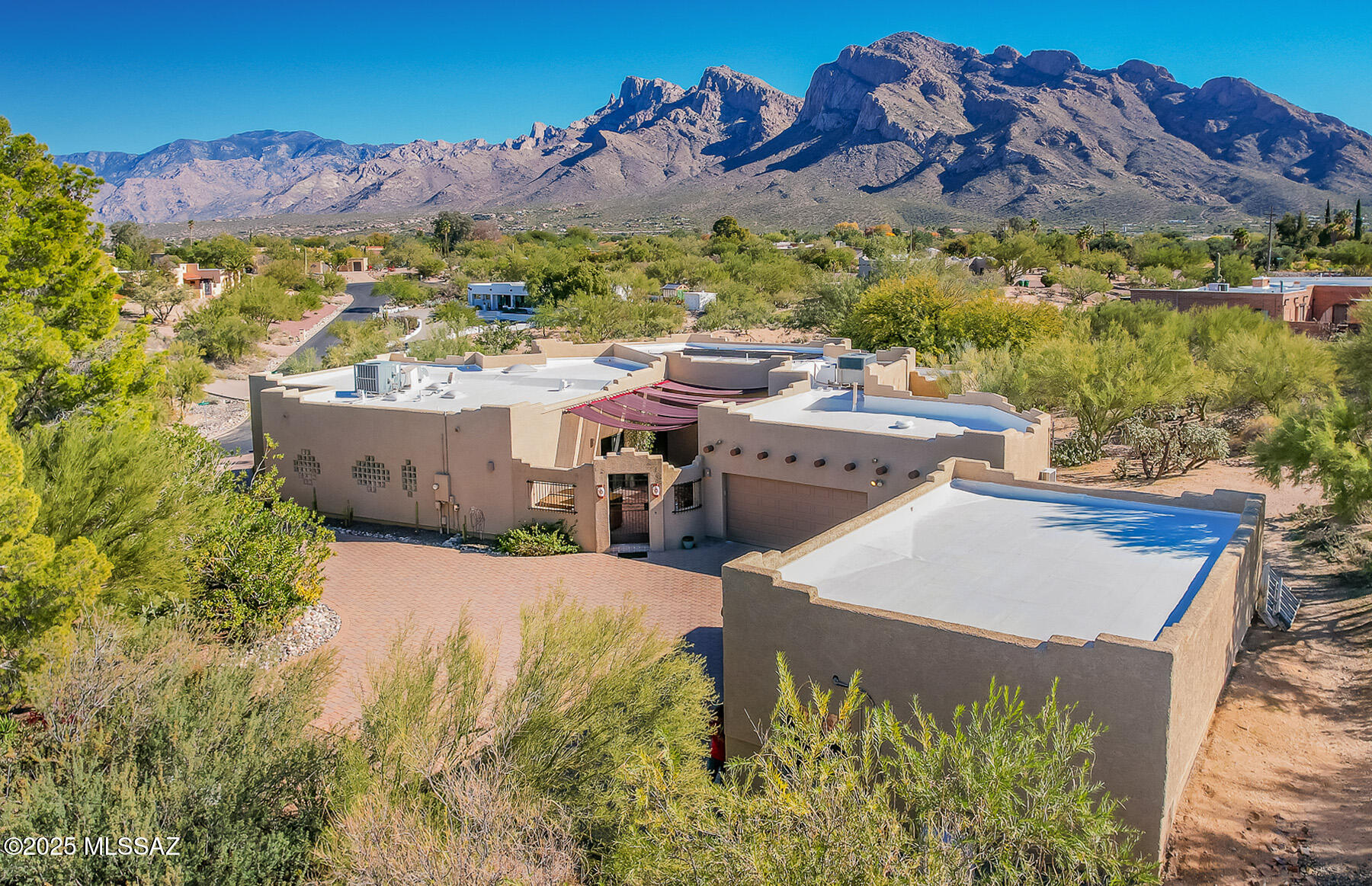 9635 N Calle El Milagro