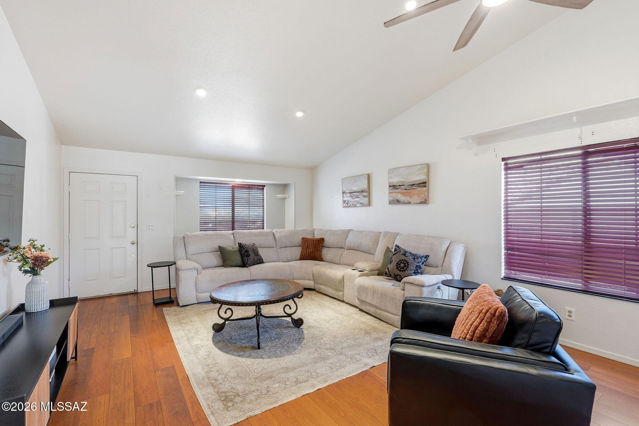 1735 W Avenida De Amelia
