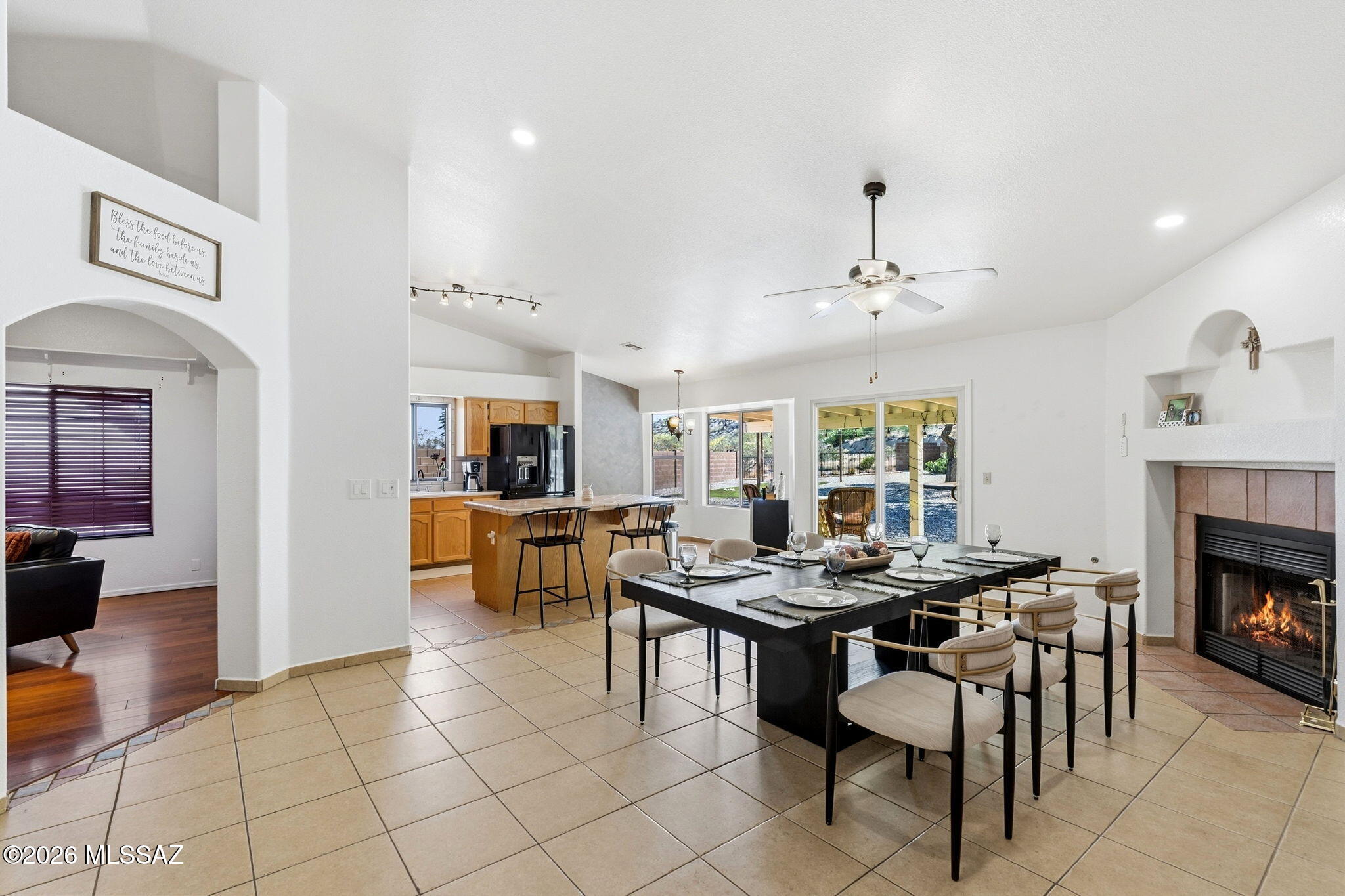 1735 W Avenida De Amelia