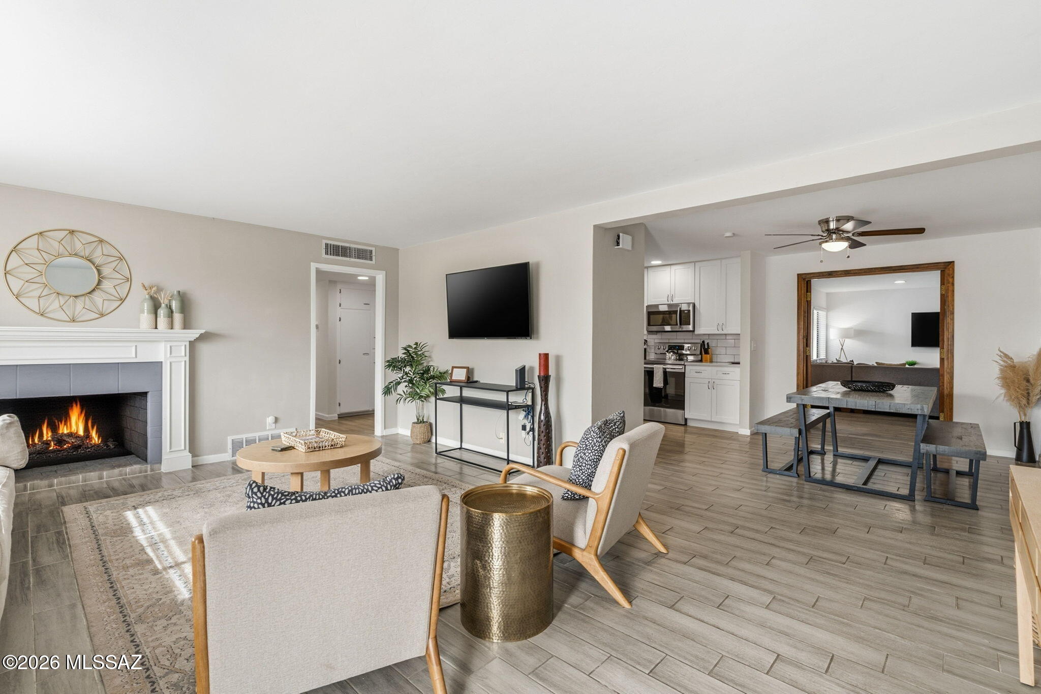 2733 E Manchester Street