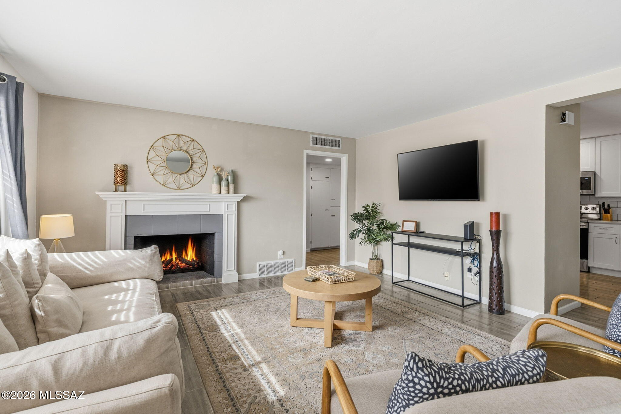 2733 E Manchester Street