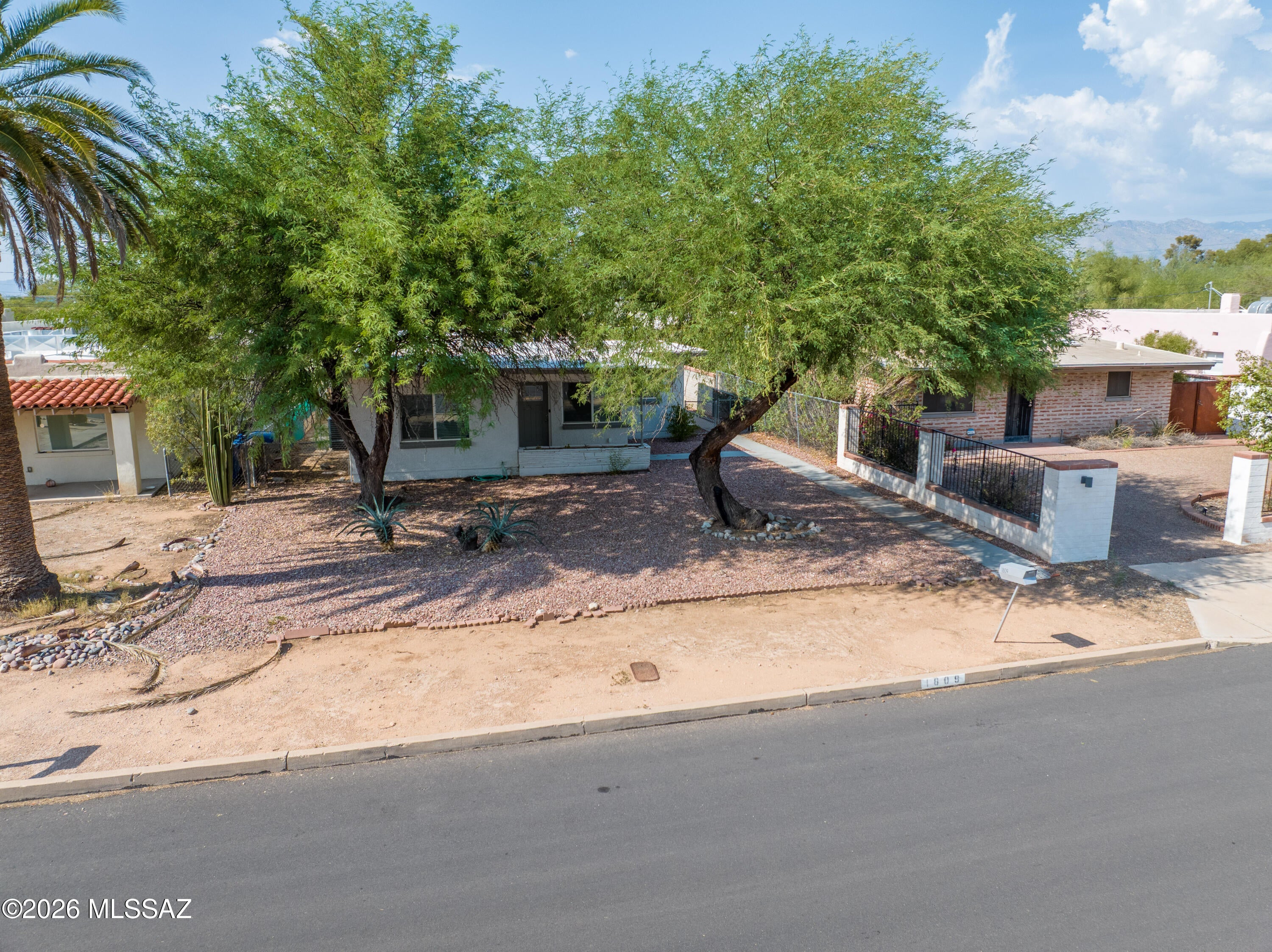 1809 E Linden Street