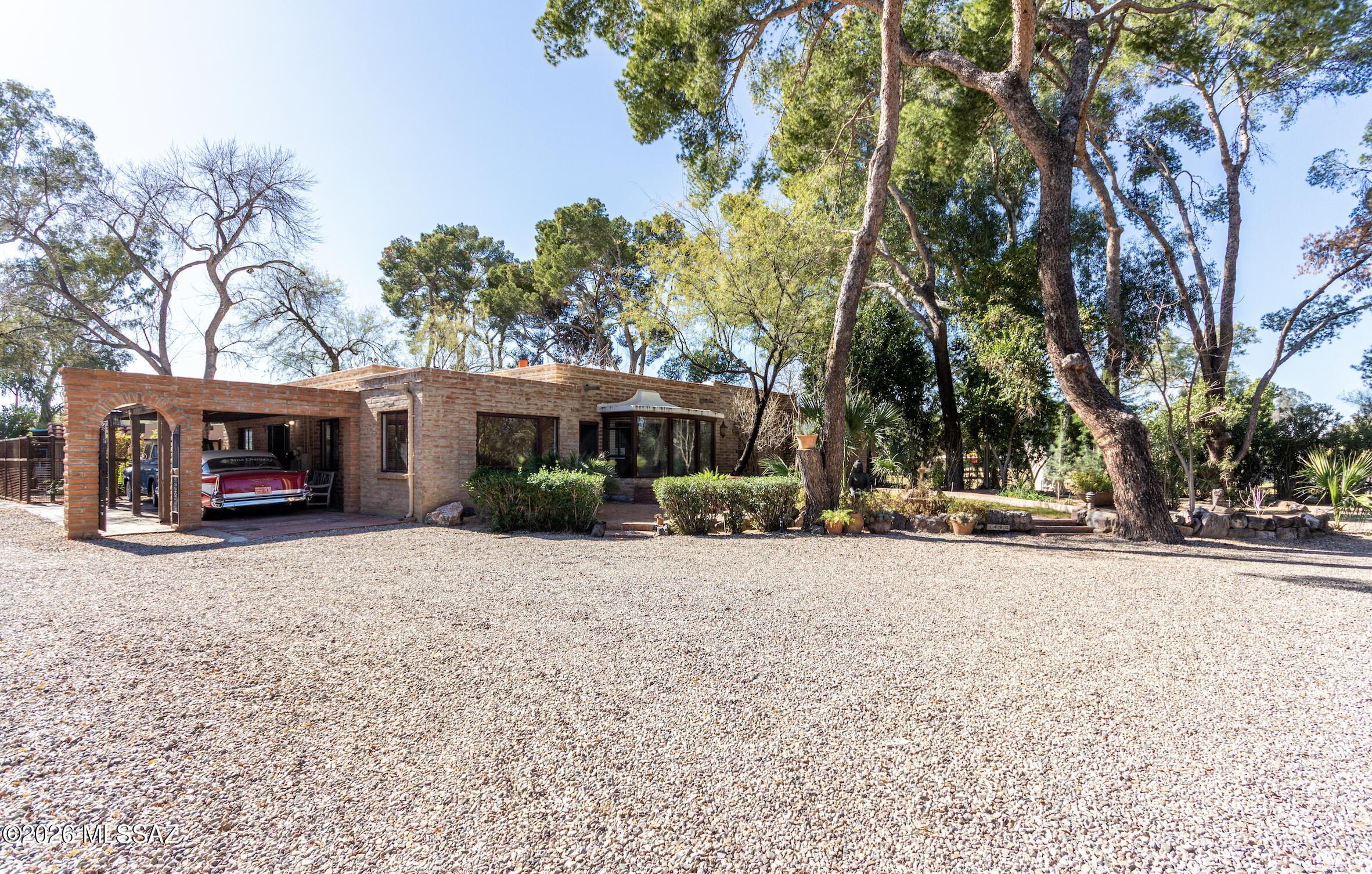 1492 E Prospect