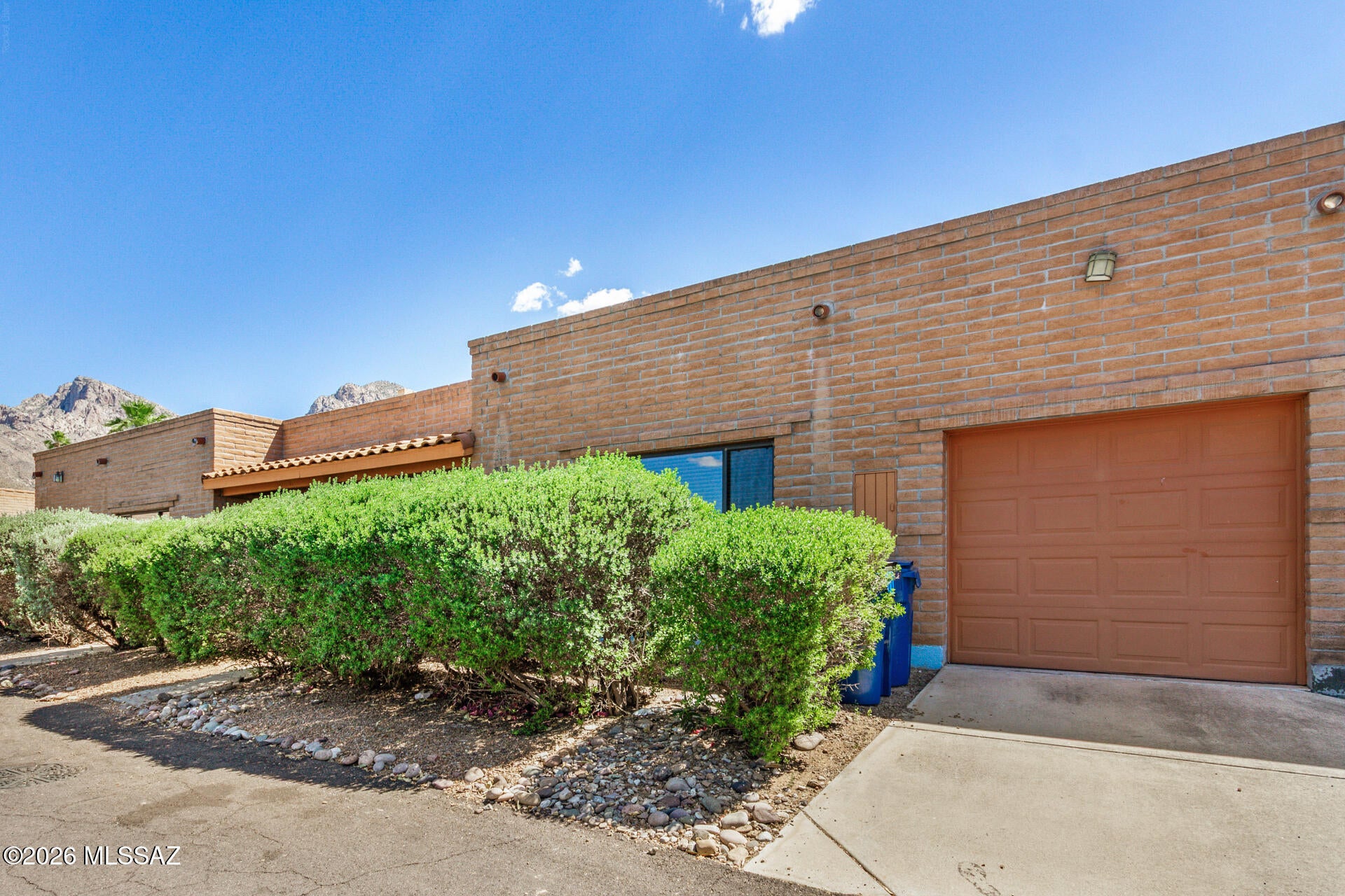 7 W Roma Drive
