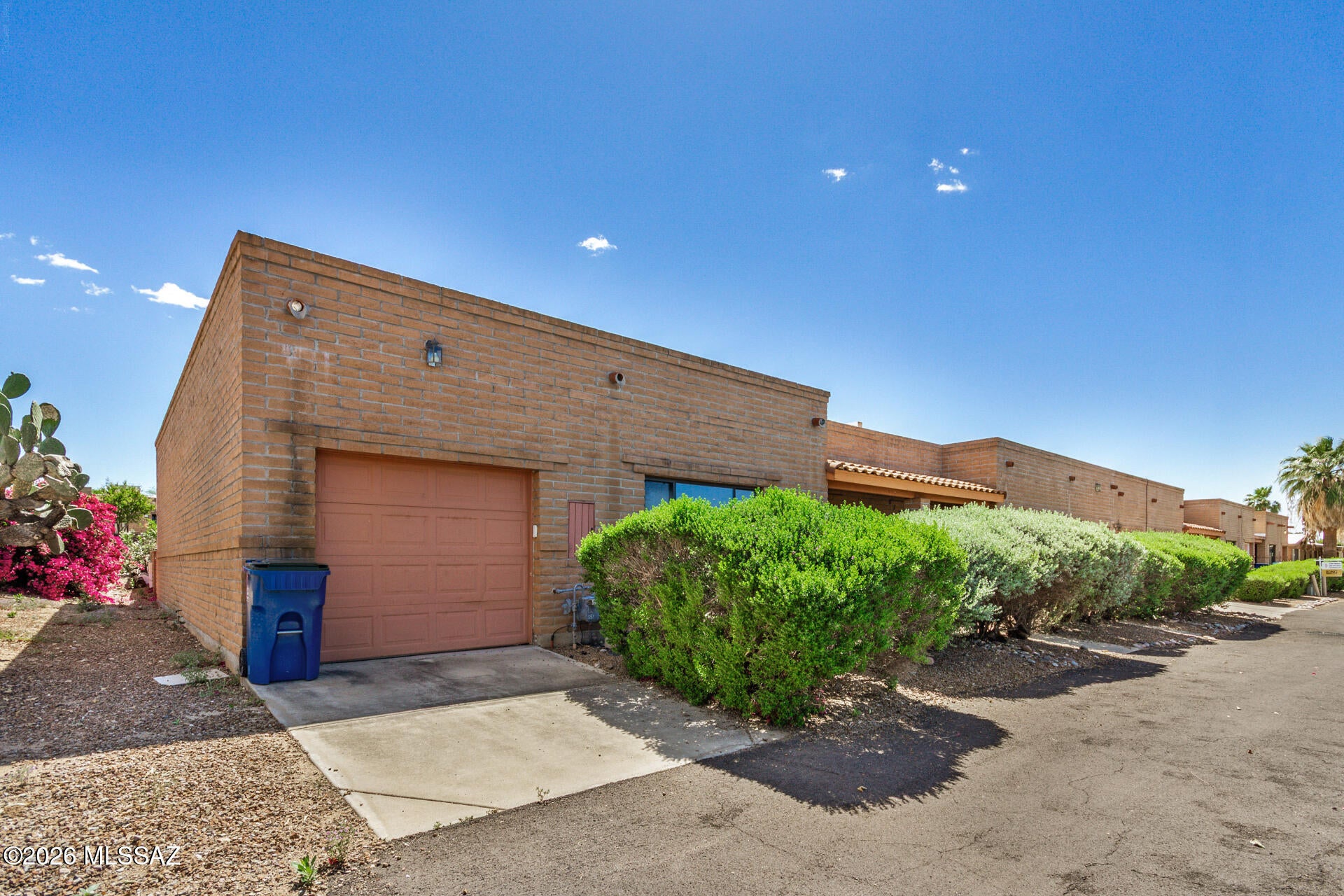 7 W Roma Drive