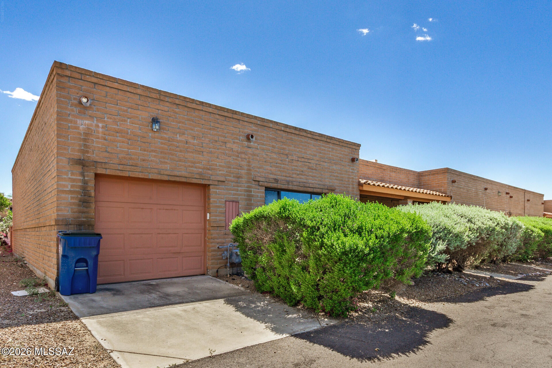 7 W Roma Drive