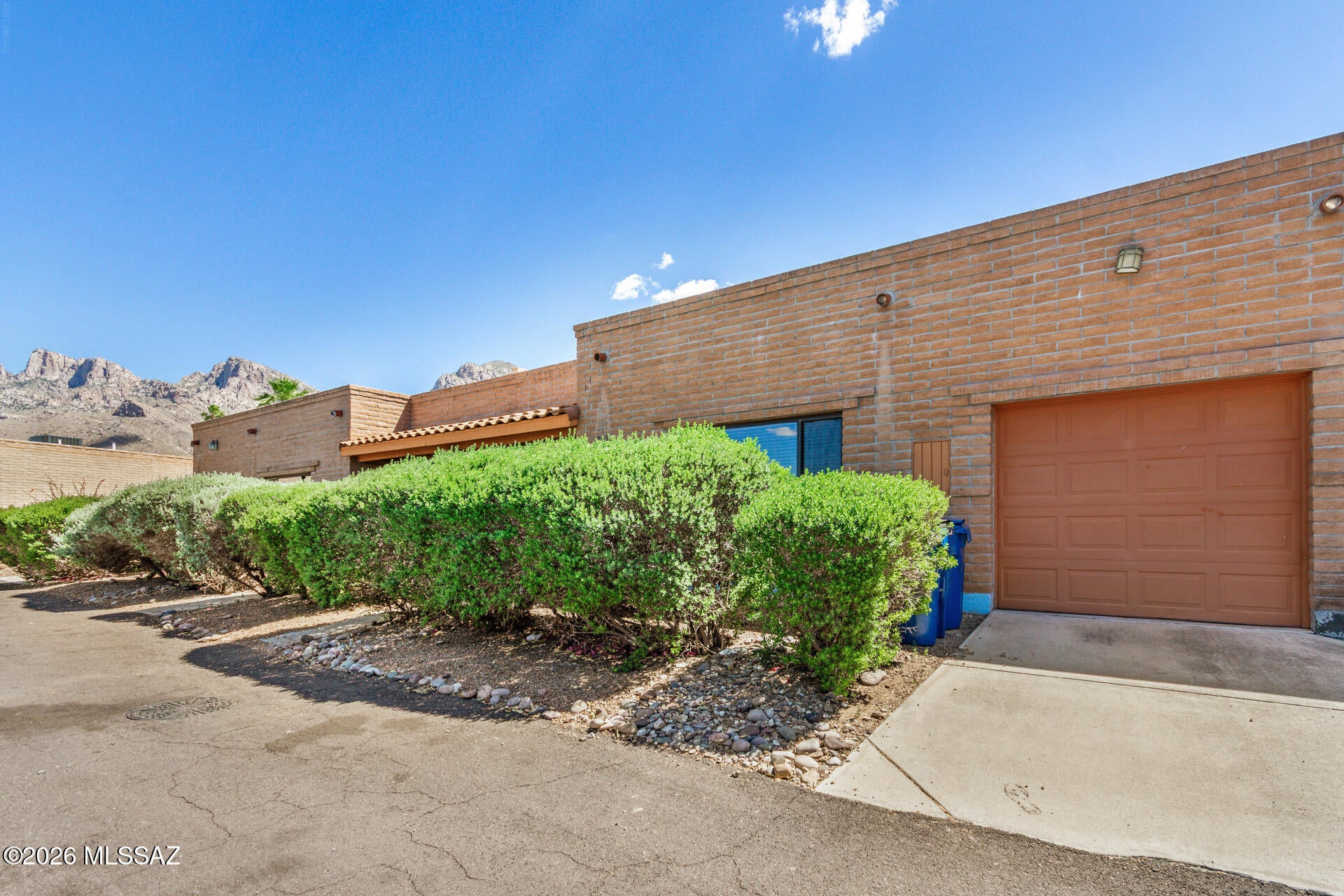7 W Roma Drive