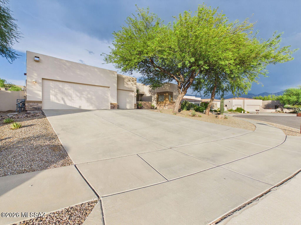 734 W Sand Rake Drive