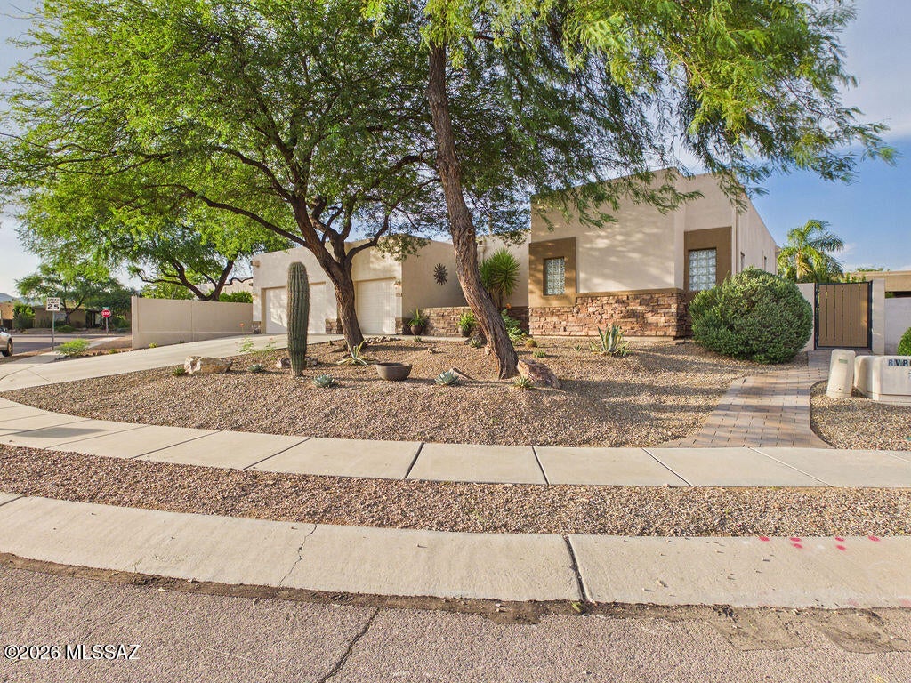 734 W Sand Rake Drive