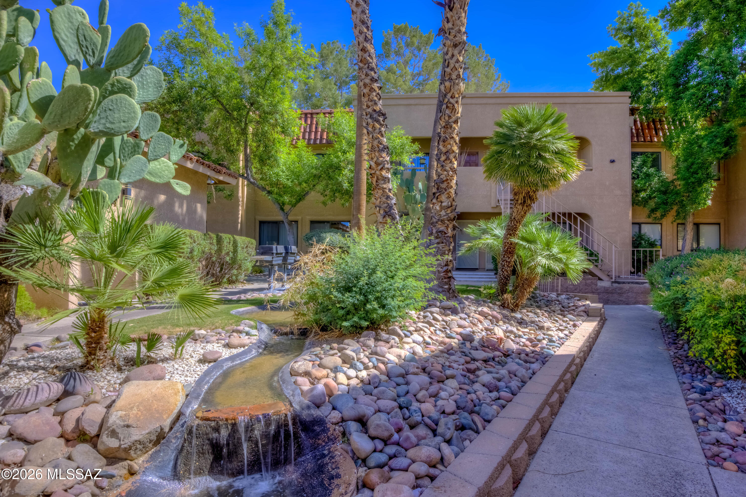 5750 N Camino Esplendora 114