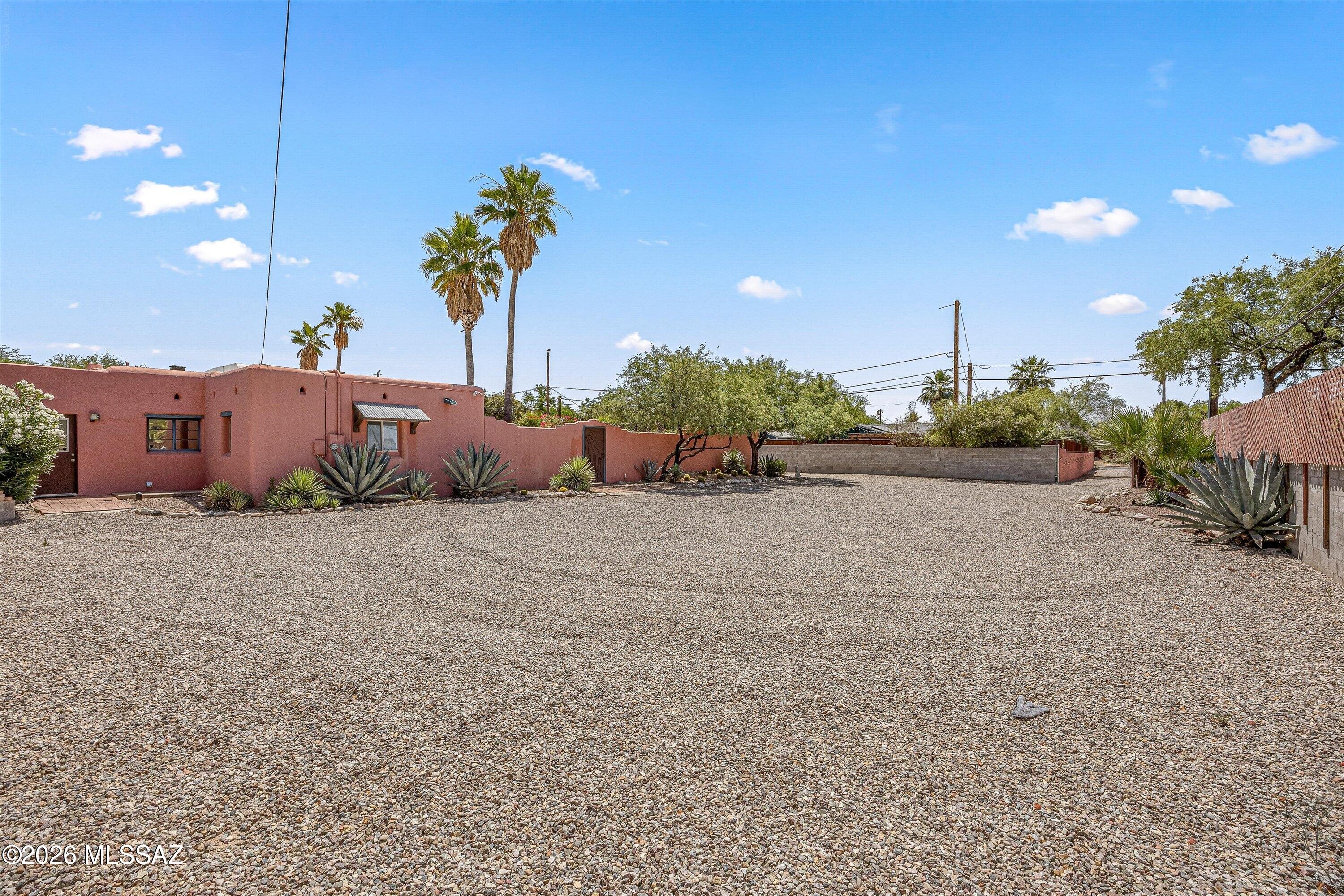2539 E Edison Street