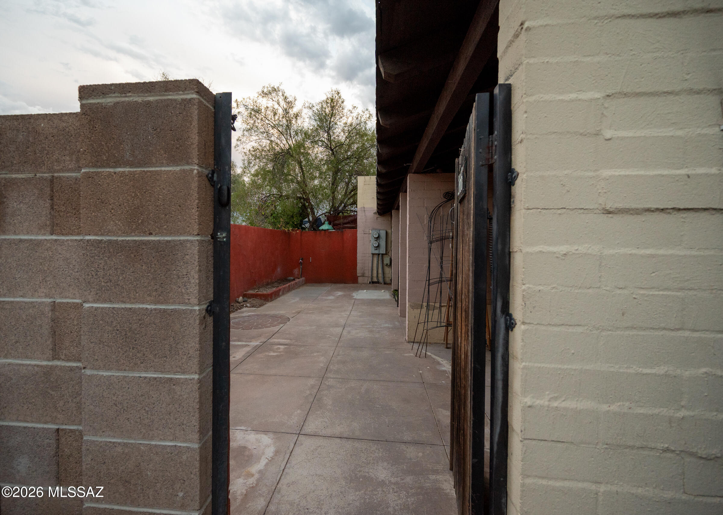 2866 N Beverly Avenue