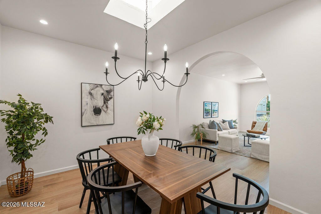 2566 N Avenida San Valle