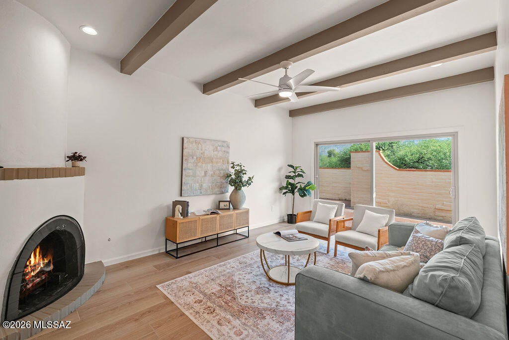 2566 N Avenida San Valle