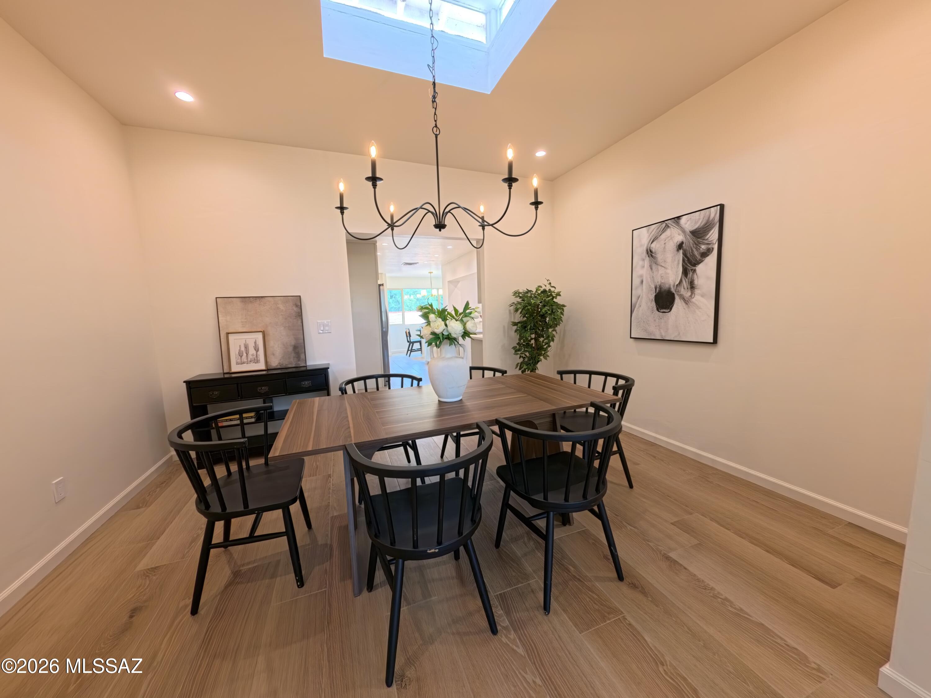 2566 N Avenida San Valle