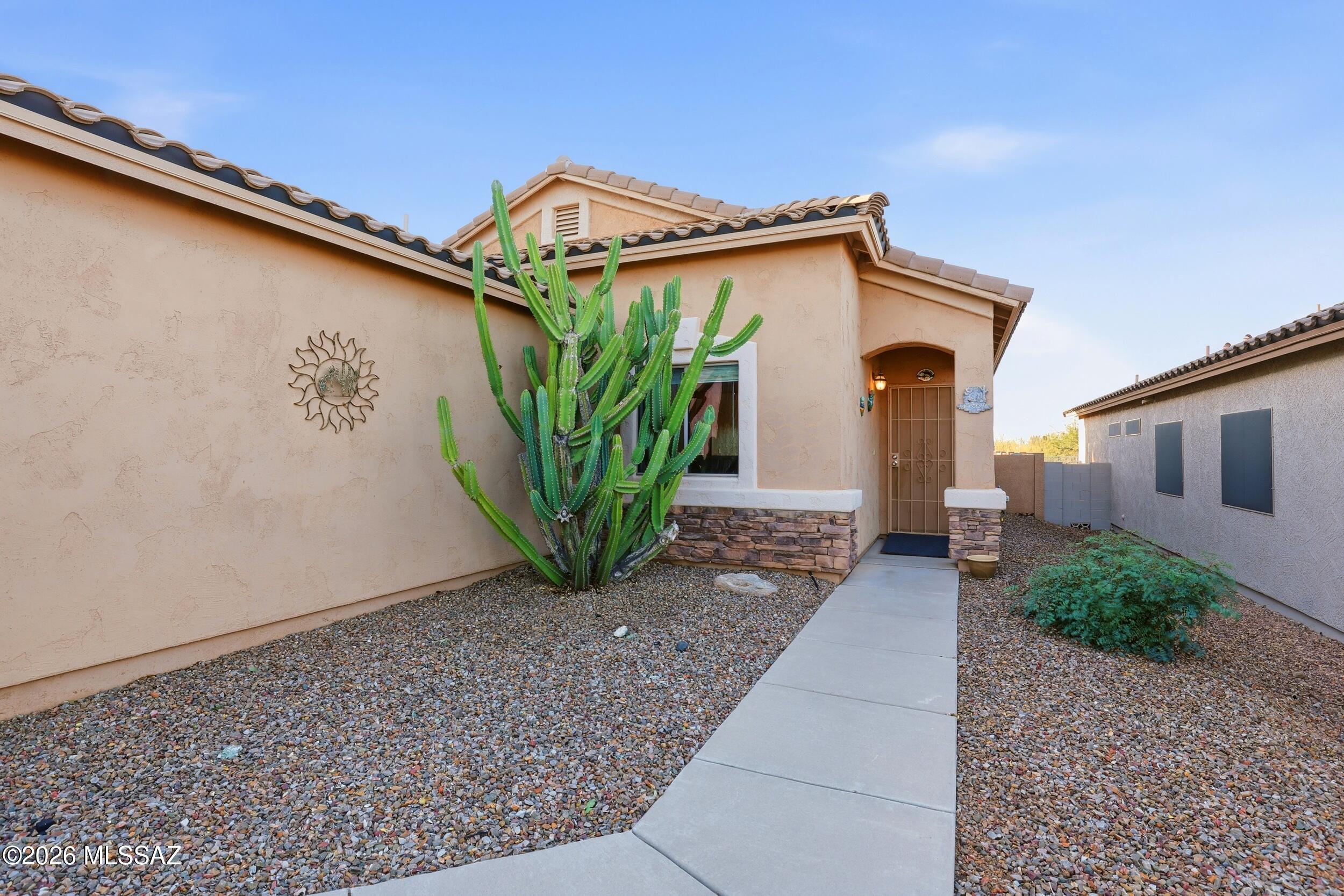 1346 W Via Cerro Colorado