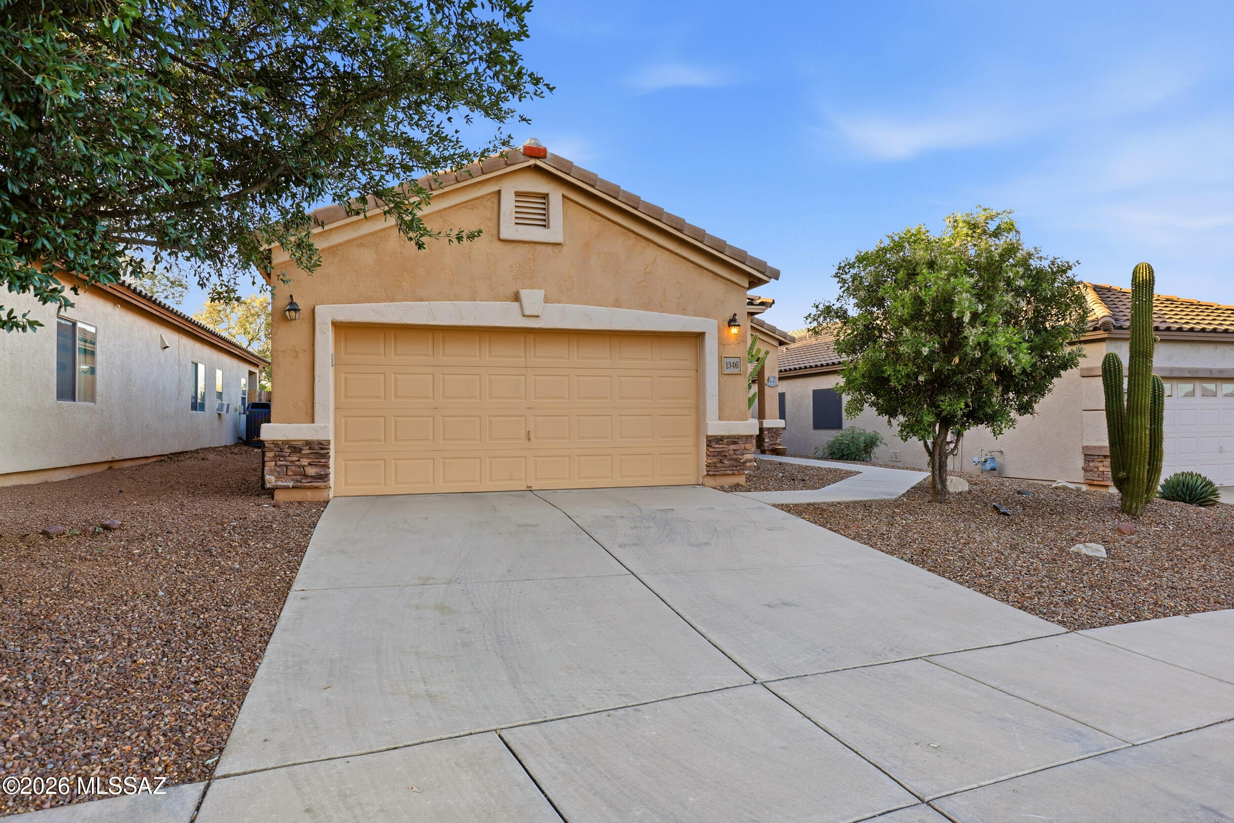 1346 W Via Cerro Colorado