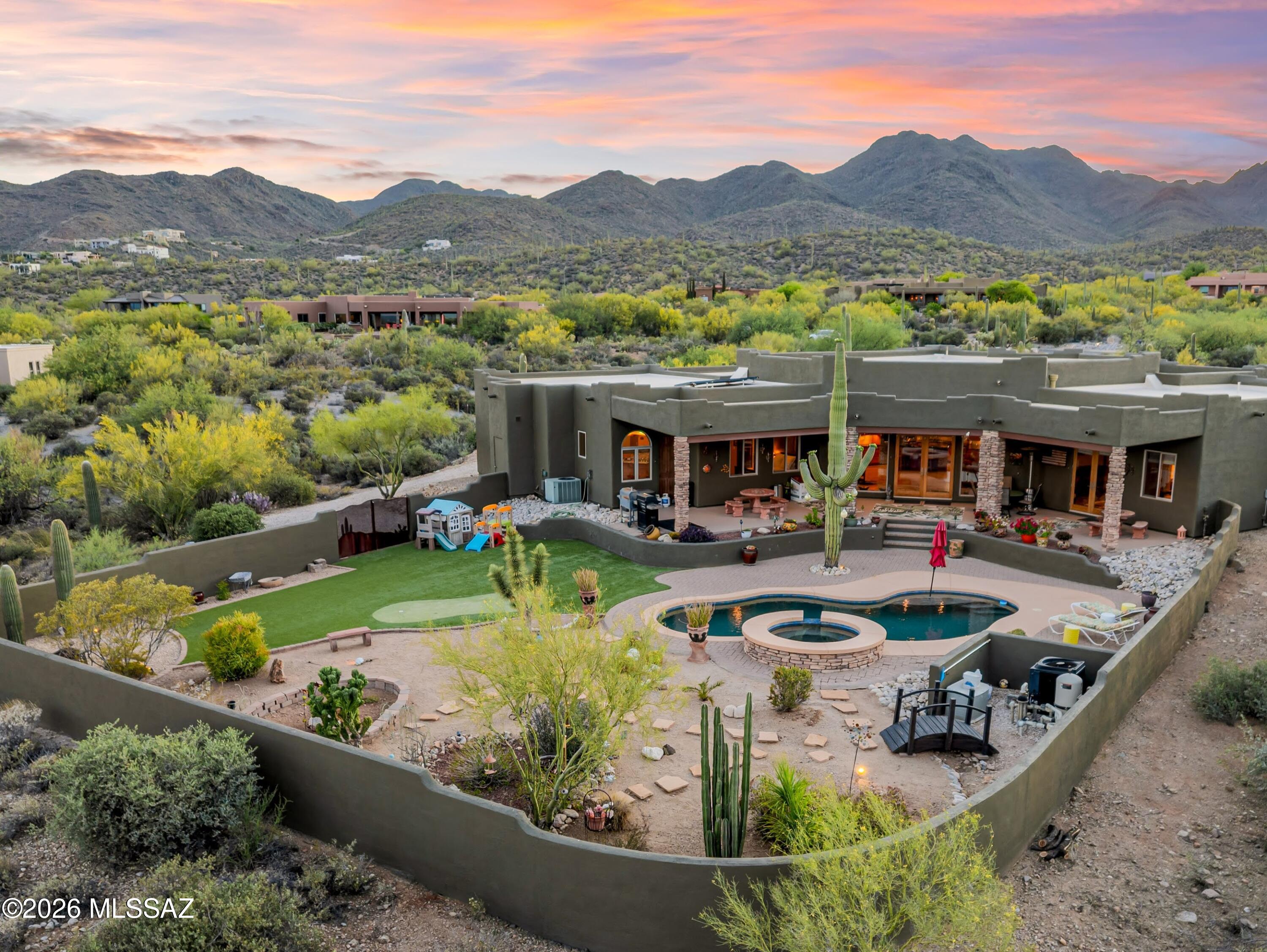 1540 N Saguaro Cliffs Court