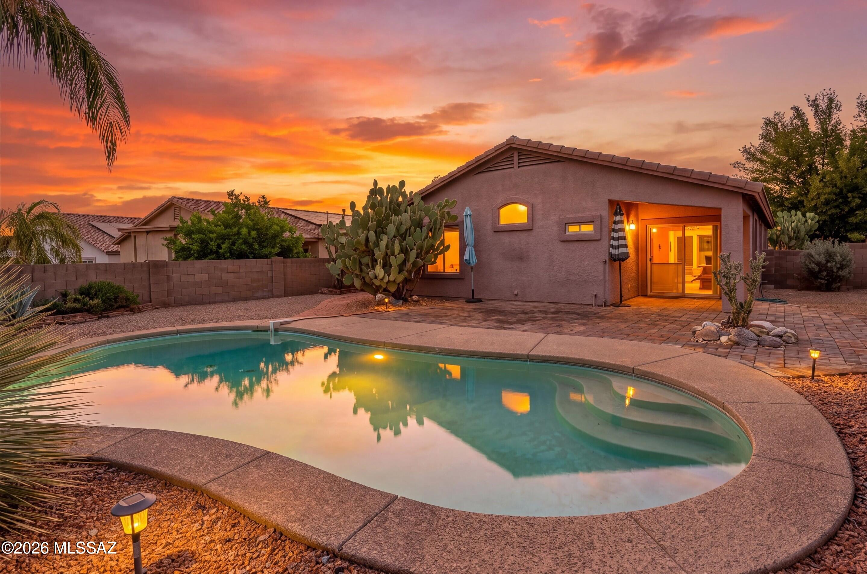 2514 E Petroglyph Lane