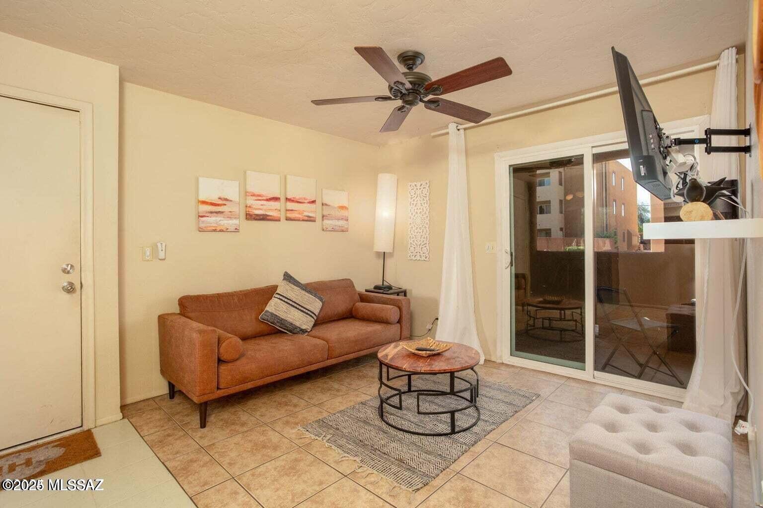 1810 E Blacklidge Drive 106