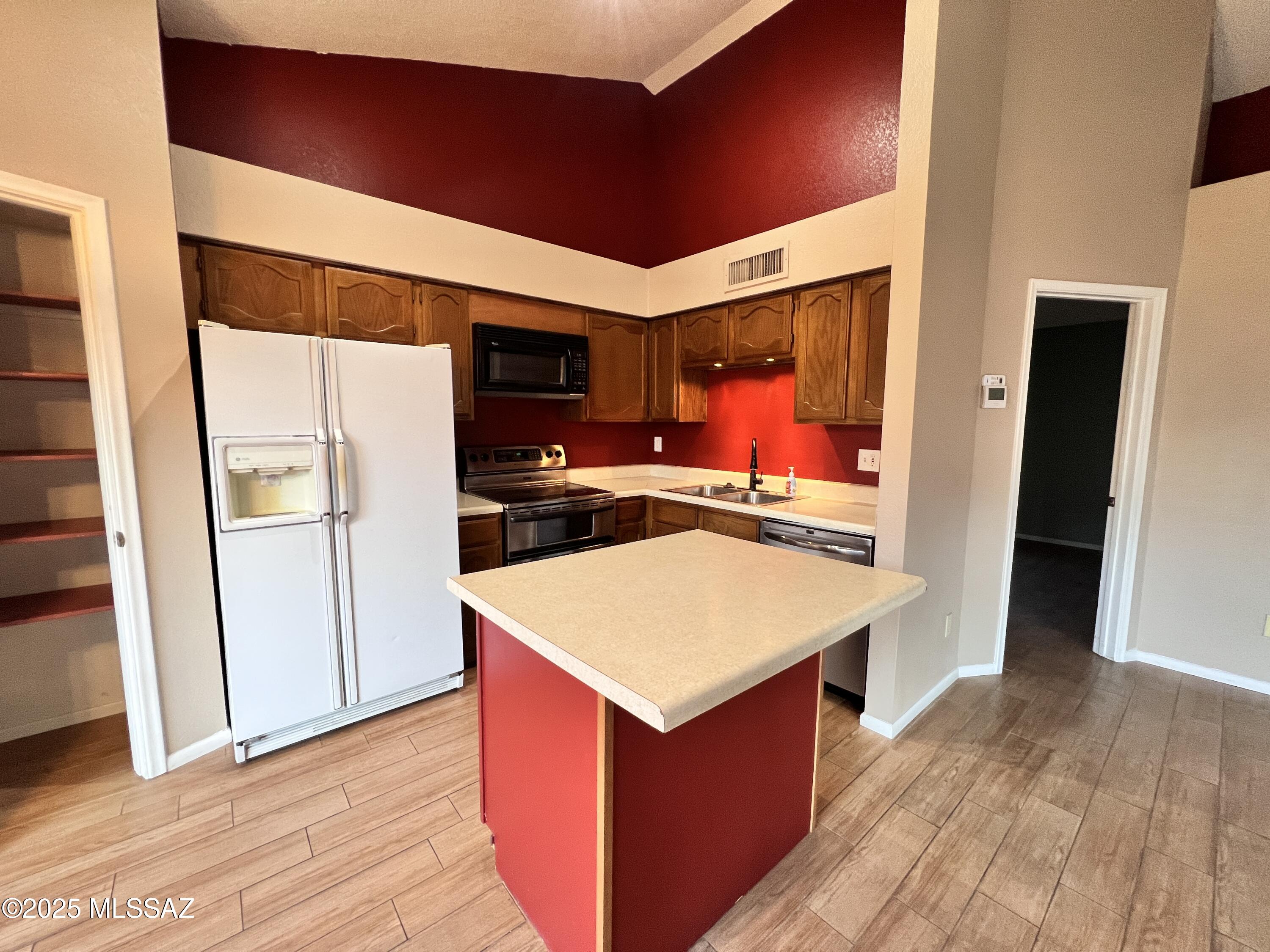 Miramonte Townhomes (1-67) - Residential Lease