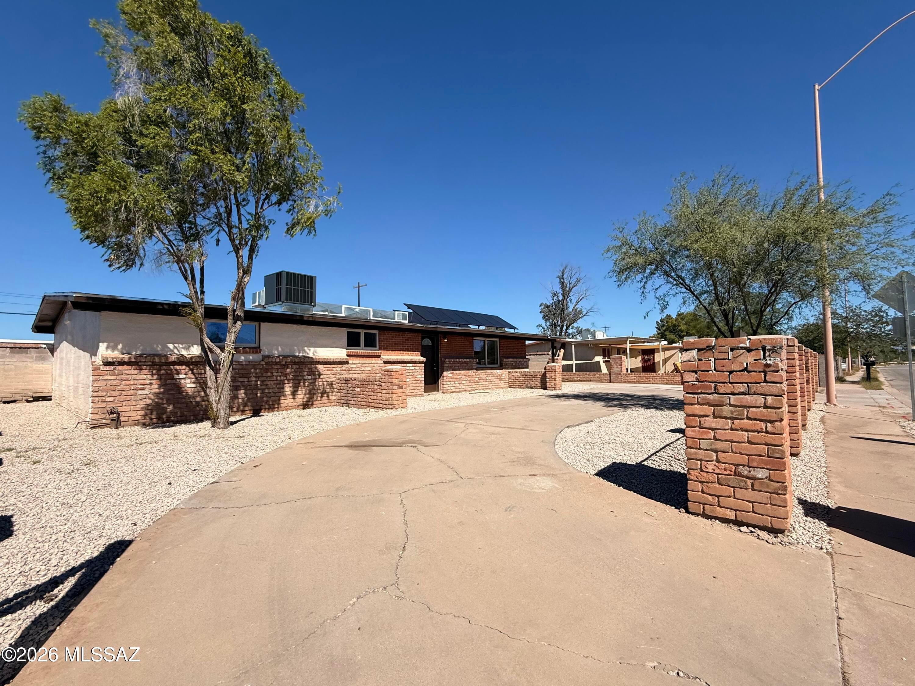 1824 W Lester Street