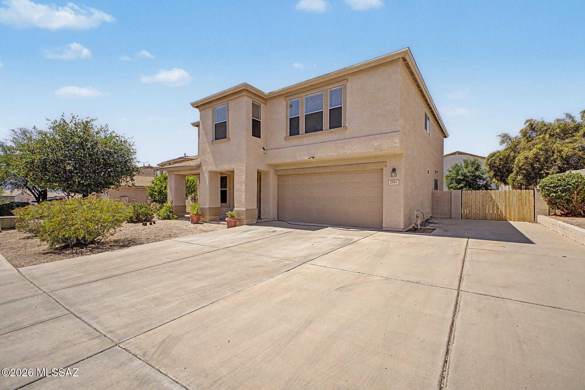 2586 W Calle Senor Roberto