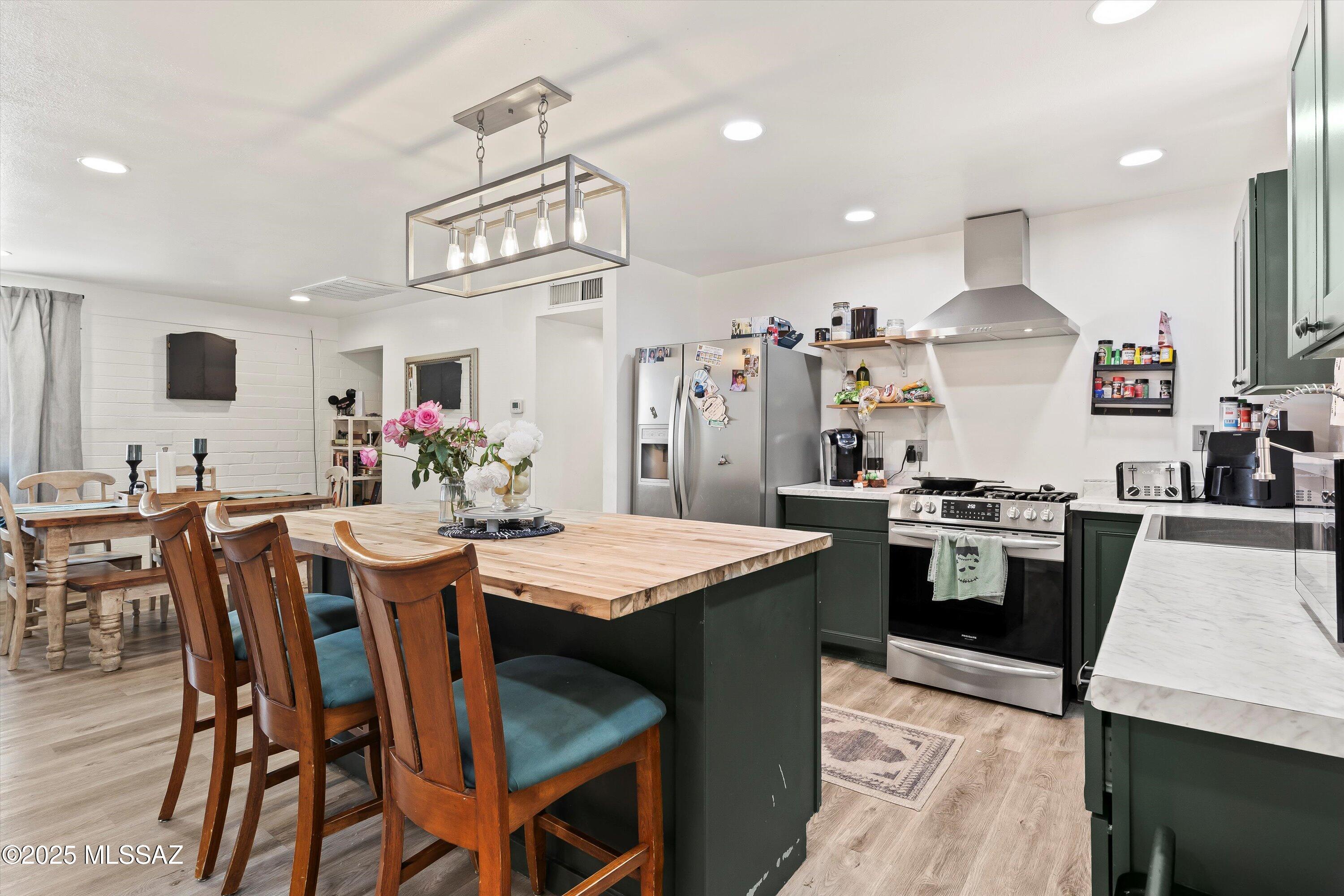 Los Robles Estates - Residential